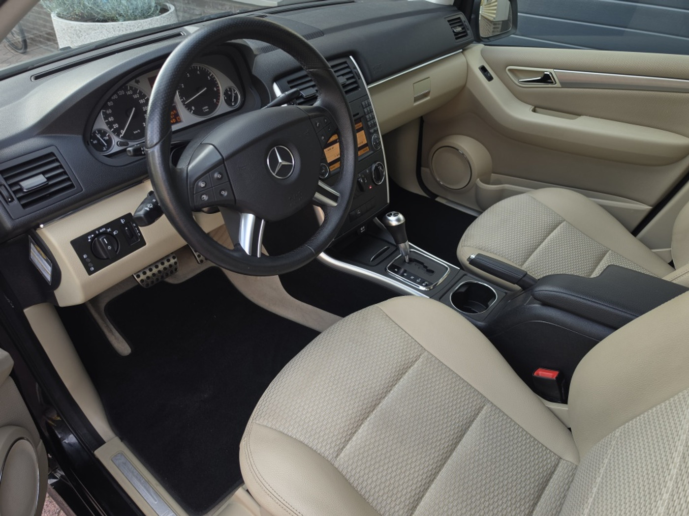 Foto van Mercedes-Benz B 180