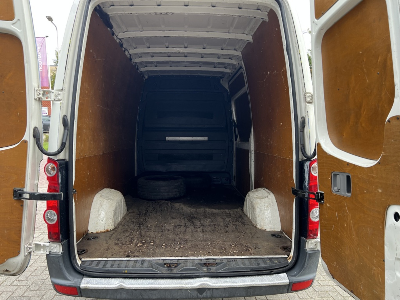 Foto van Volkswagen Crafter 30 Bestel L2 H2 80 KW Euro5
