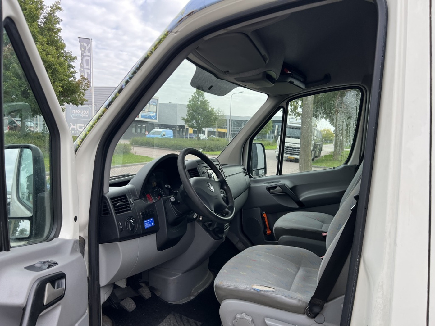 Foto van Volkswagen Crafter 30 Bestel L2 H2 80 KW Euro5