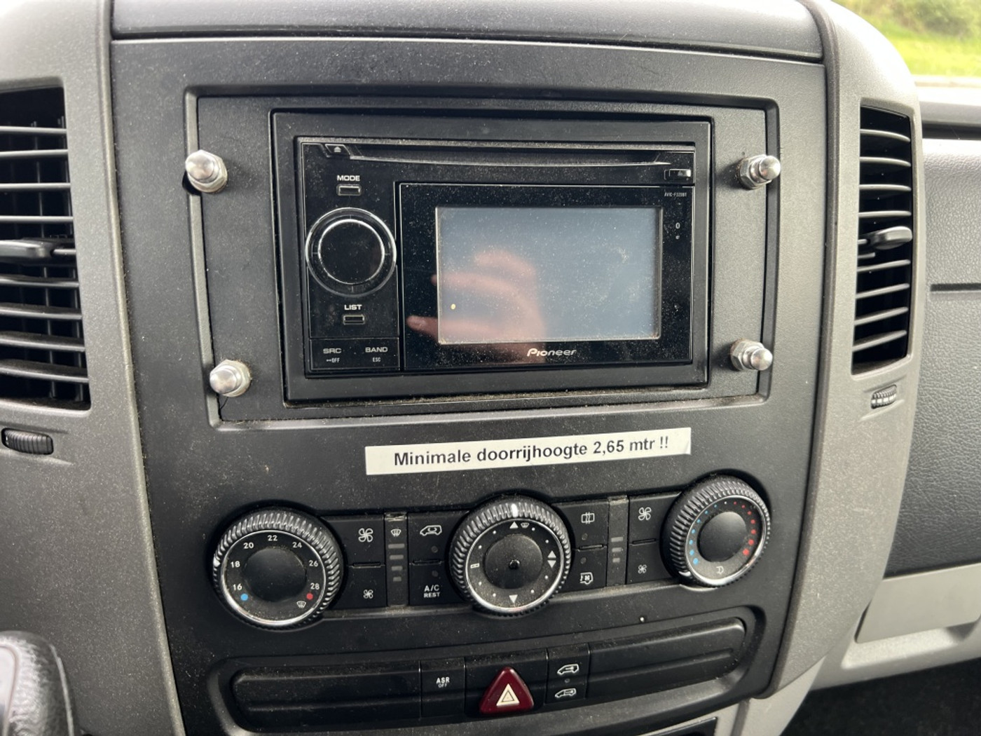Foto van Volkswagen Crafter 30 Bestel L2 H2 80 KW Euro5