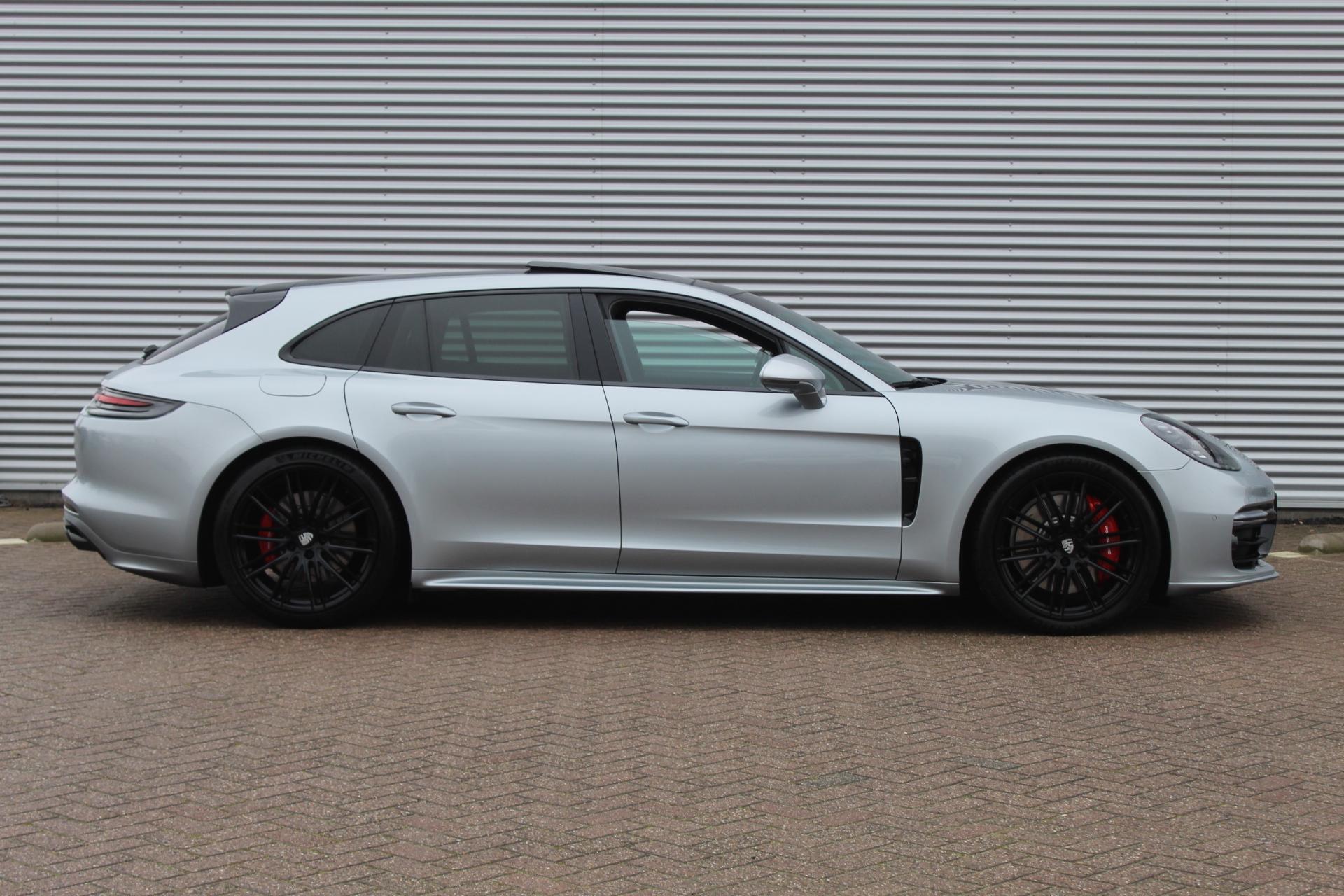 Foto van Porsche Panamera 4 E-hybrid