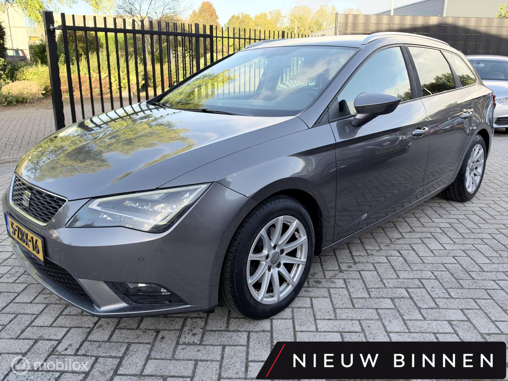 Seat Leon ST 1.6 TDI Ecomotive Lease Sport LED / NAVI / TREKHAAK / CLIMA / CRUISE / LMV / PDC 2014 - voorkant