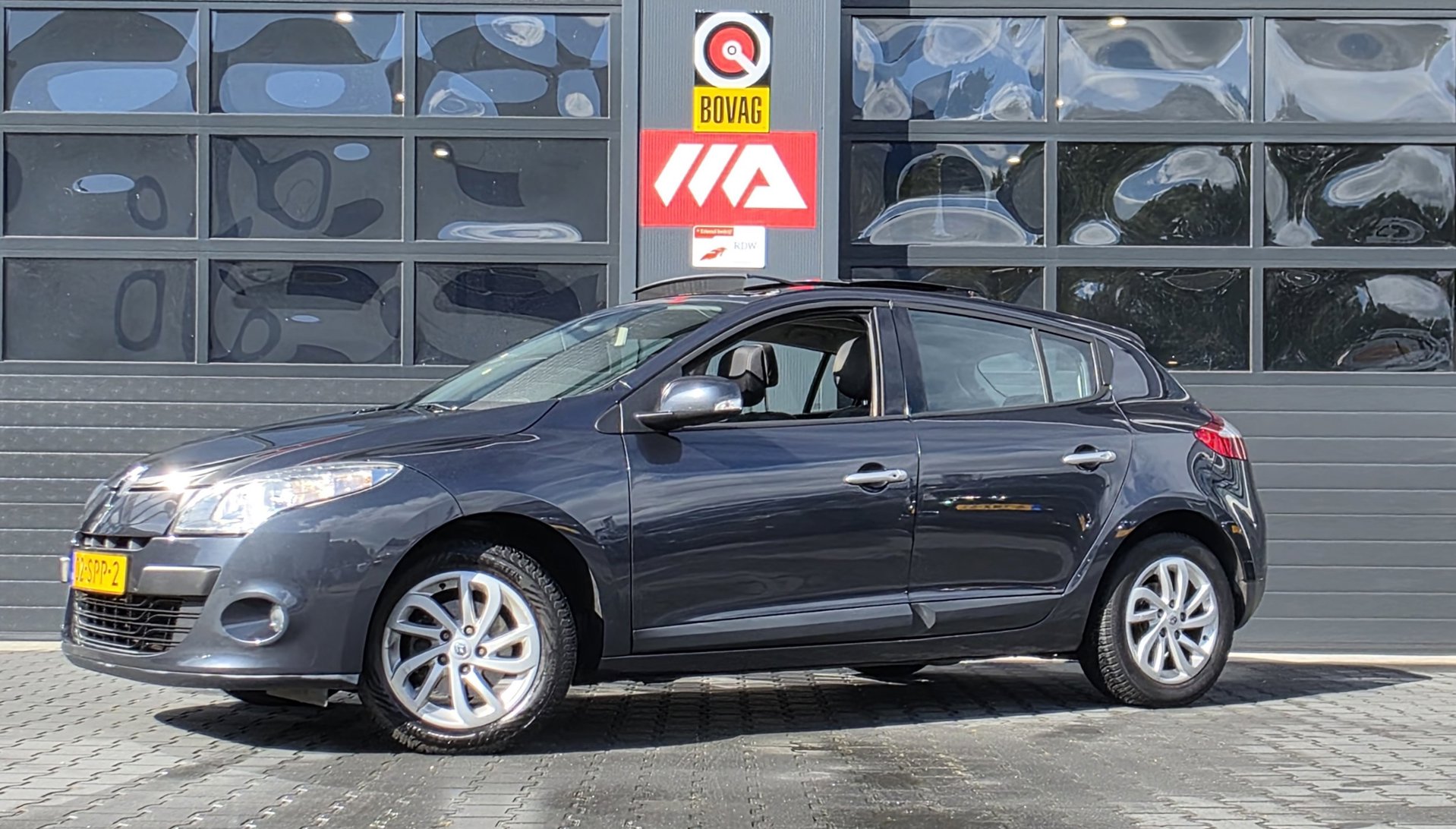 Renault Megane 1.4 TCe Dynamique | PANO | LEDER | TREKHAAK | NAVI | PDC 2011 - voorkant