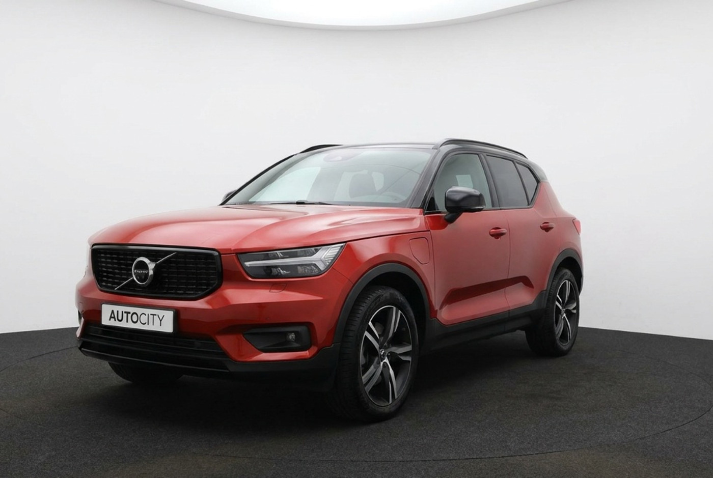 Volvo XC40 T5 Recharge R-Design 262PK Panoramadak | Leder | 360° Camera | Harman Kardon 2020 - voorkant