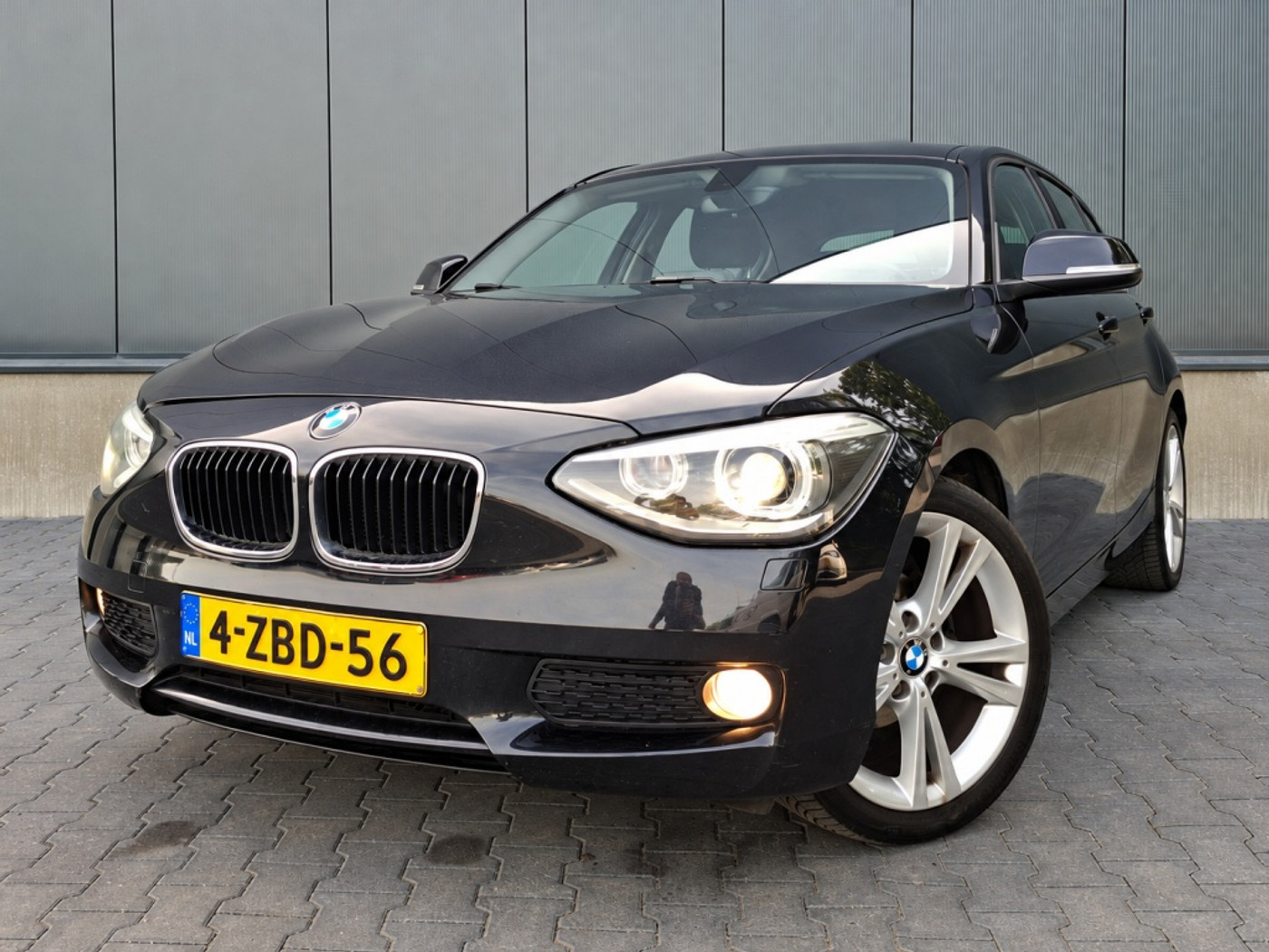 BMW 116i 116i Executive | Trekhaak | Bluetooth | NAP | All seasonbanden | Cruise control | ISO fix | 2014 - voorkant
