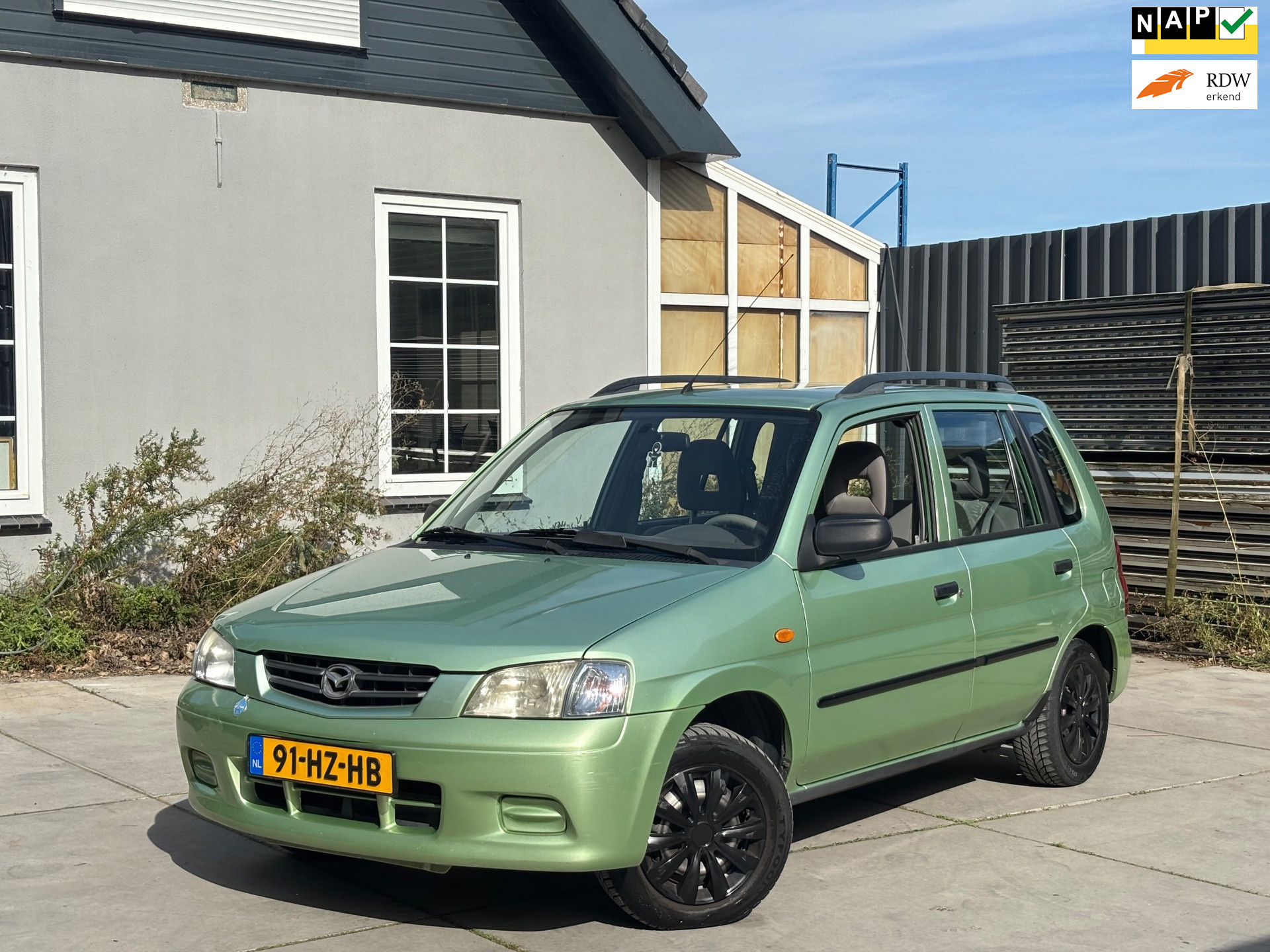 Mazda Mazda Demio 1.5 Exclusive | Nieuwe APK | D. Riem vervangen | Automaat | El. Ramen | Onderhoudshistorie | Carplay | Trekhaak! 2002 - voorkant