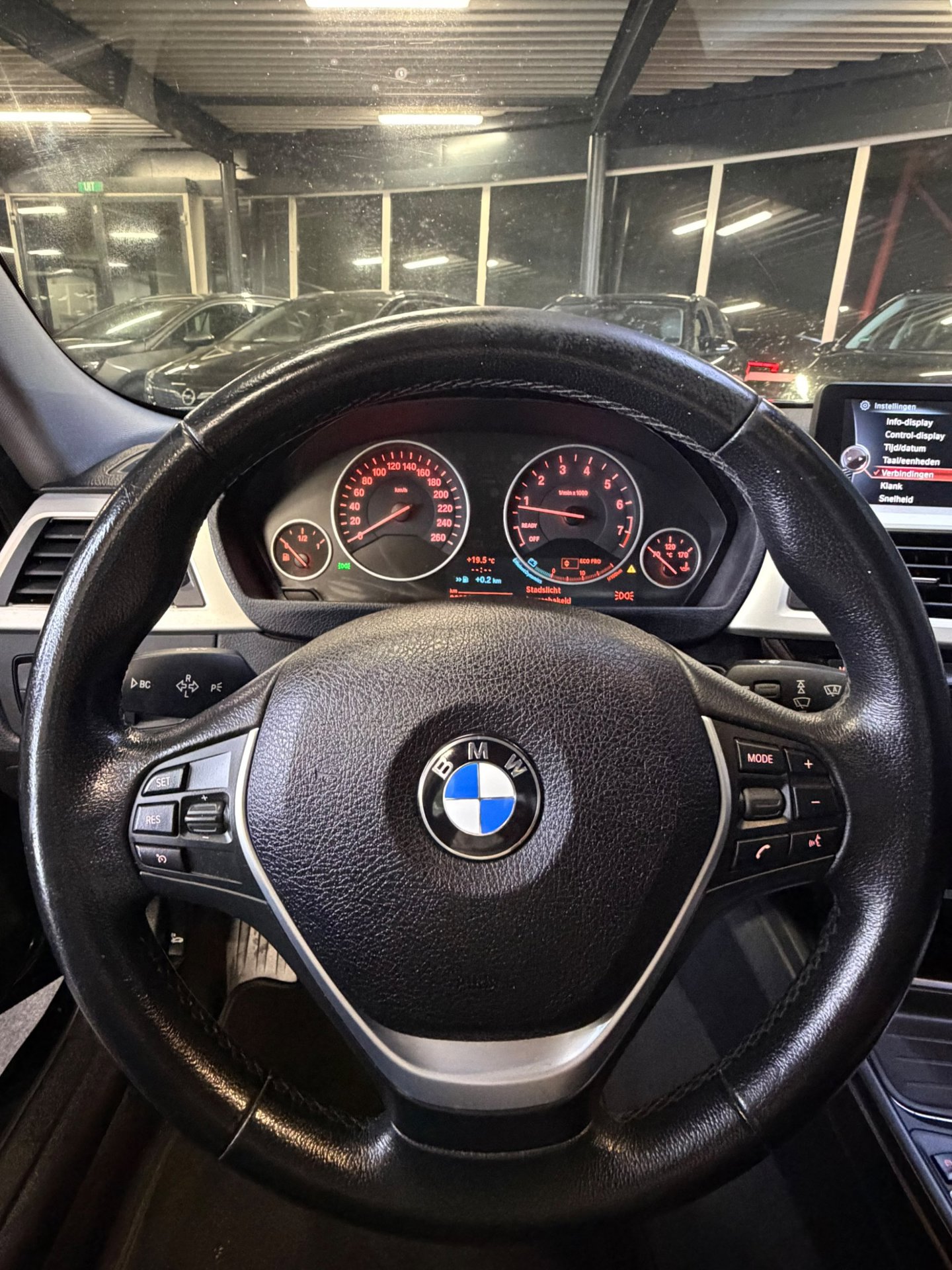 Foto van BMW 320i Ed