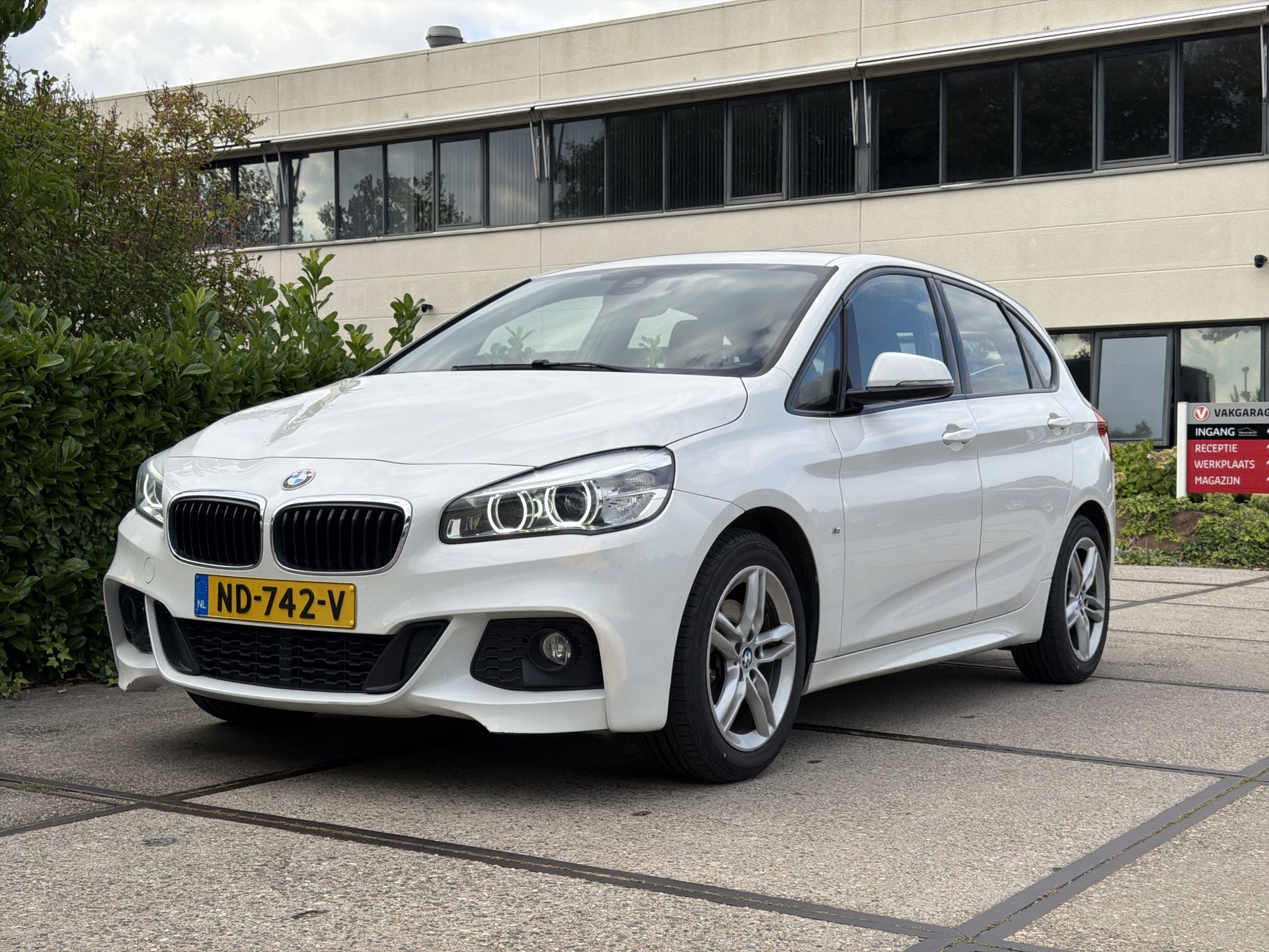 BMW 218i Active Tourer 218i Centennial Executive 2017 - voorkant