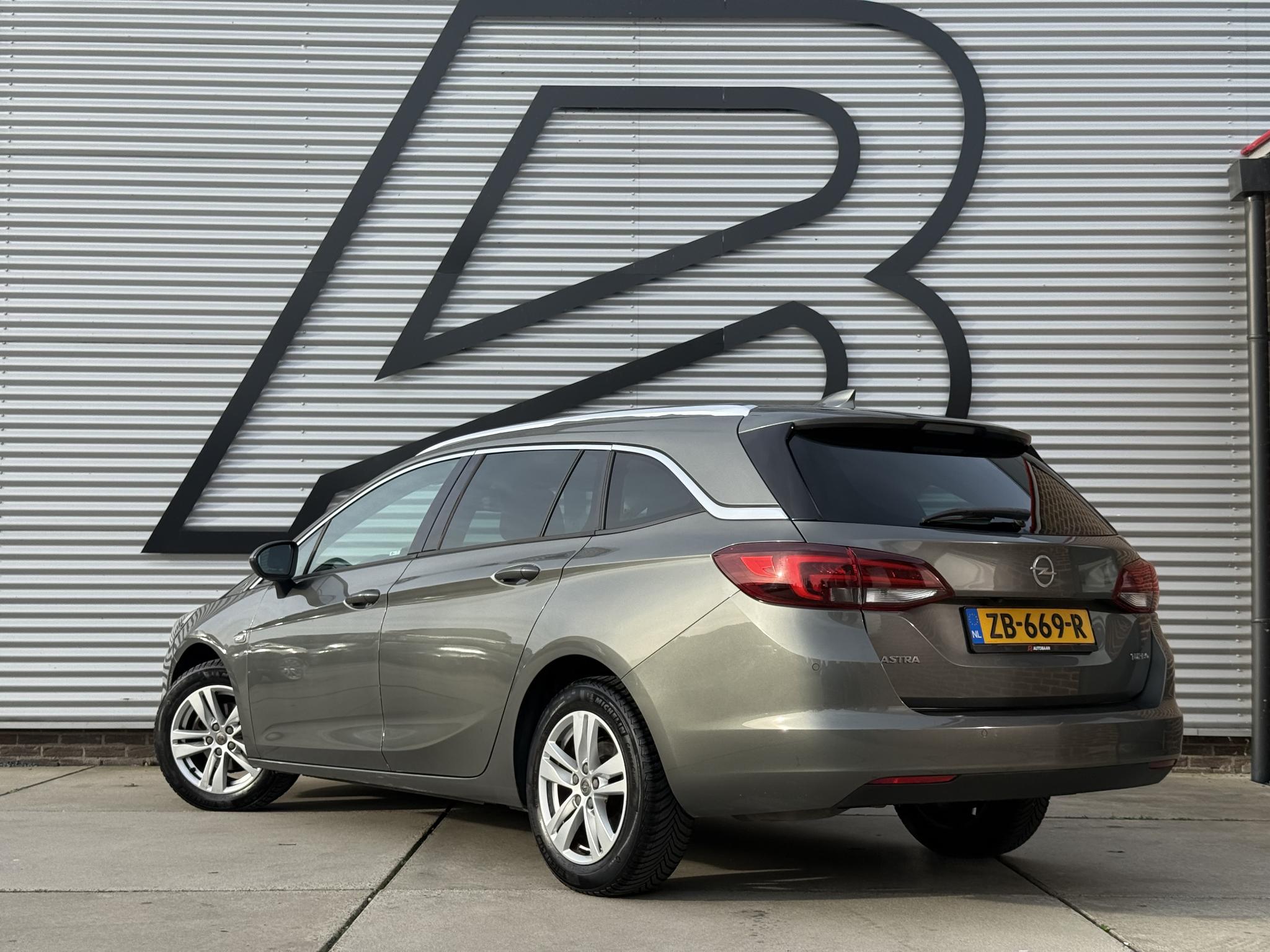 Foto van Opel Astra Sports Tourer+