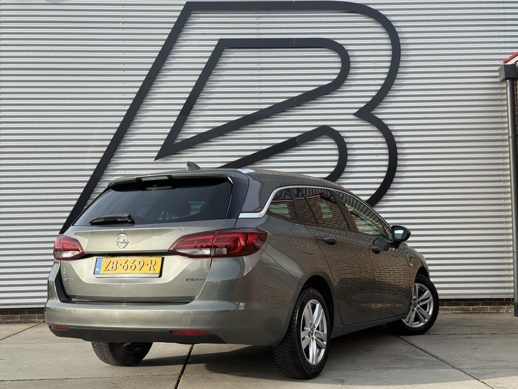 Foto van Opel Astra Sports Tourer+