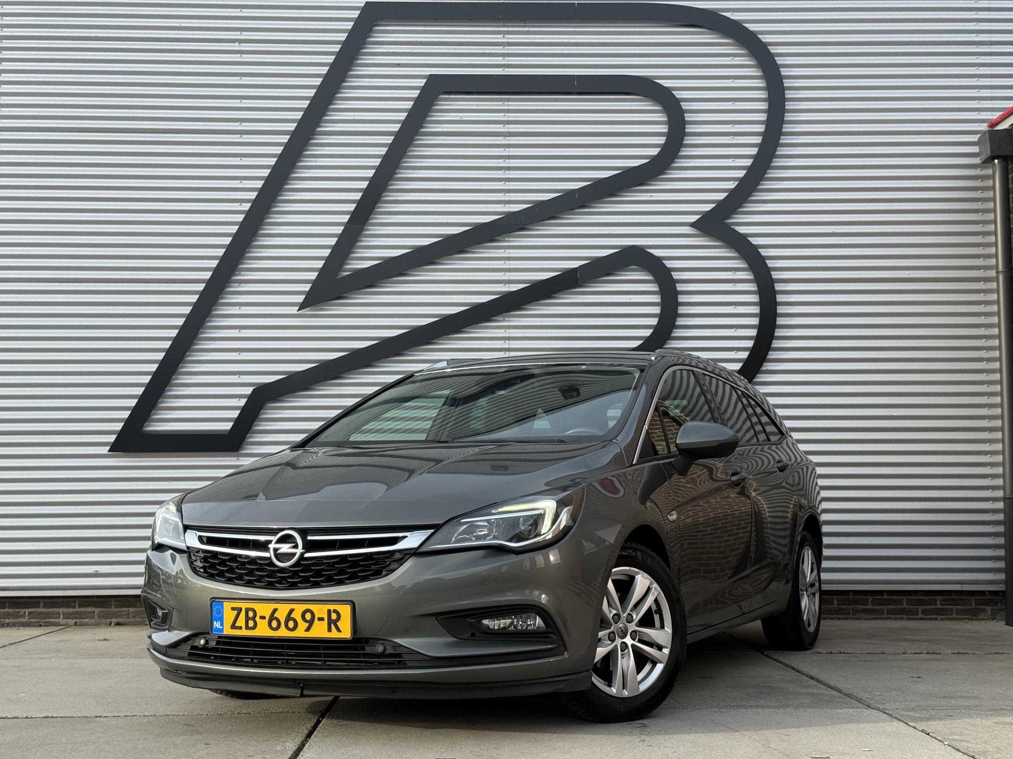 Opel Astra Sports Tourer+ 1.4 Innovation 2018 - voorkant