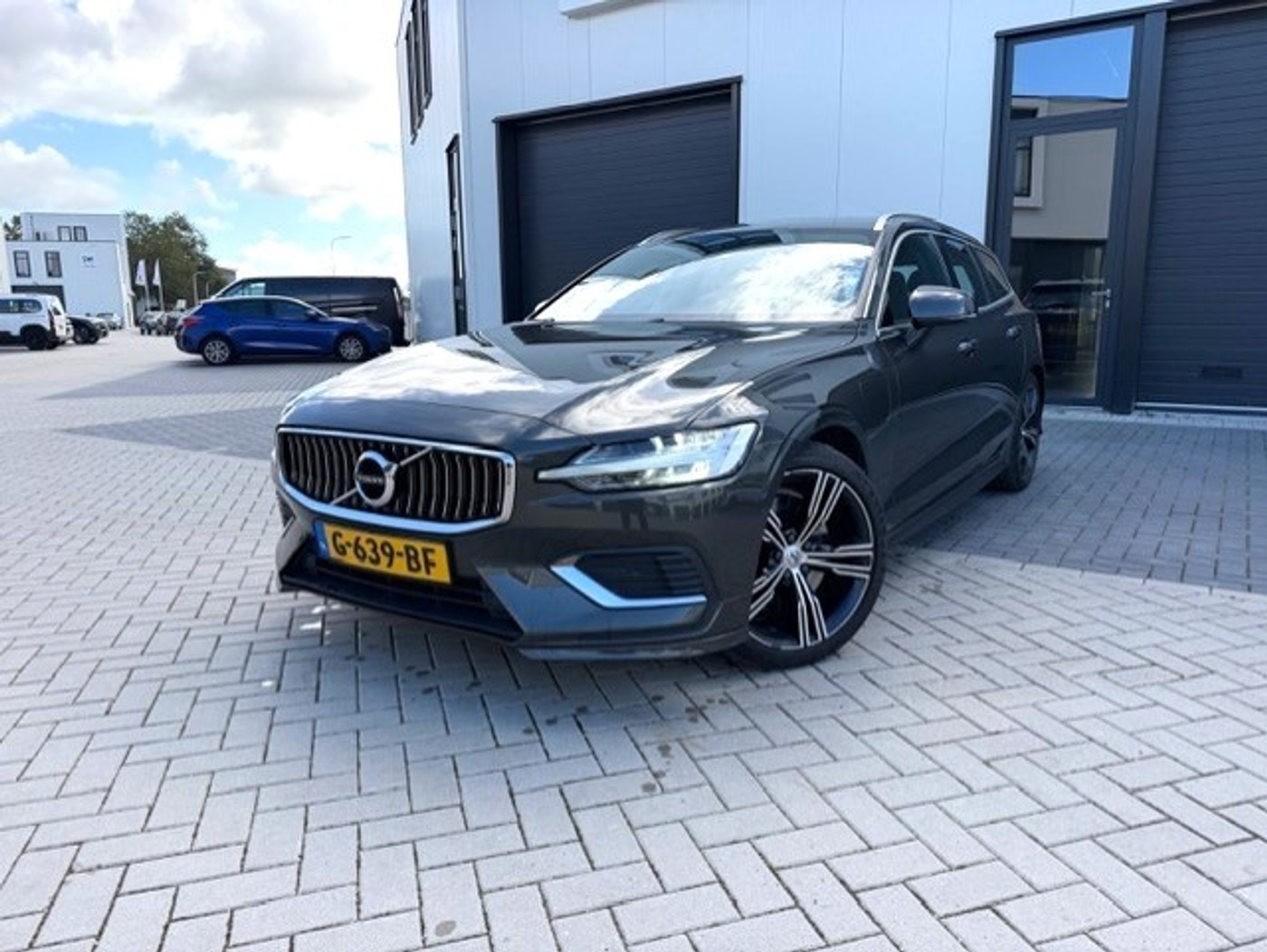 Volvo V60 T8 Twin Engine Volvo V60 T8 Inscr. Headup Pano Apple/Android Vol opties! 2019 - voorkant