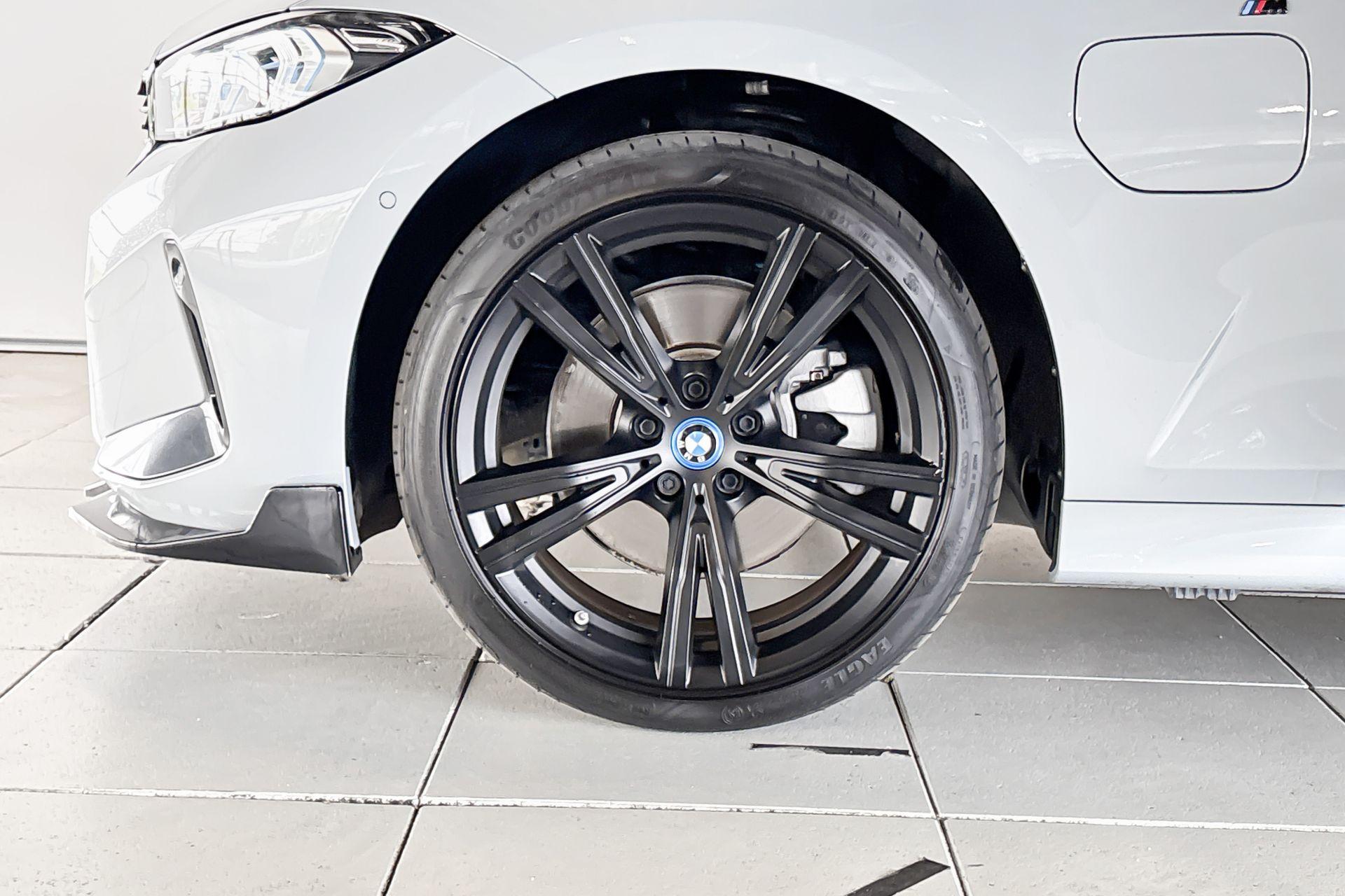 Foto van BMW 330e xDrive