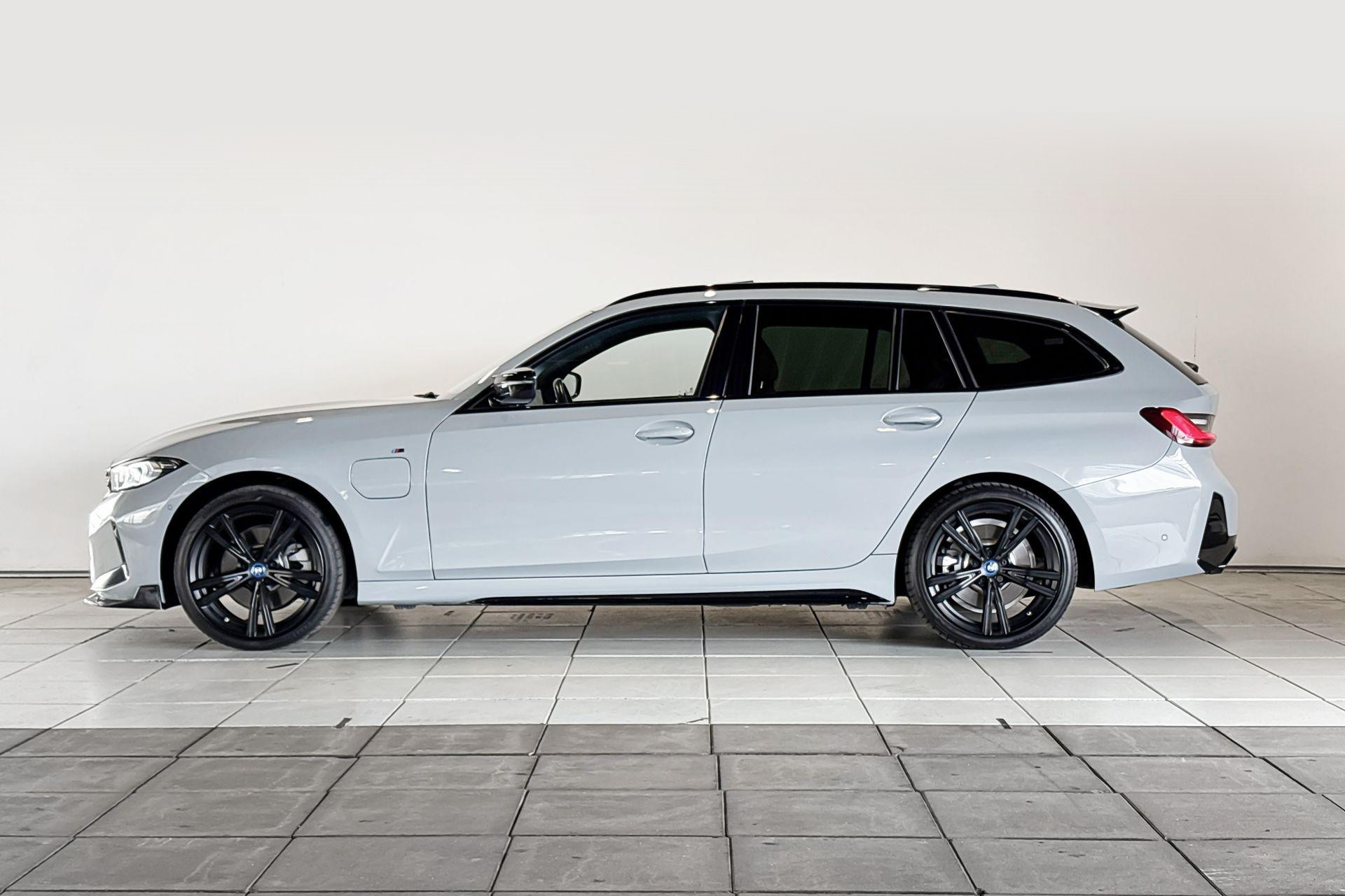 Foto van BMW 330e xDrive