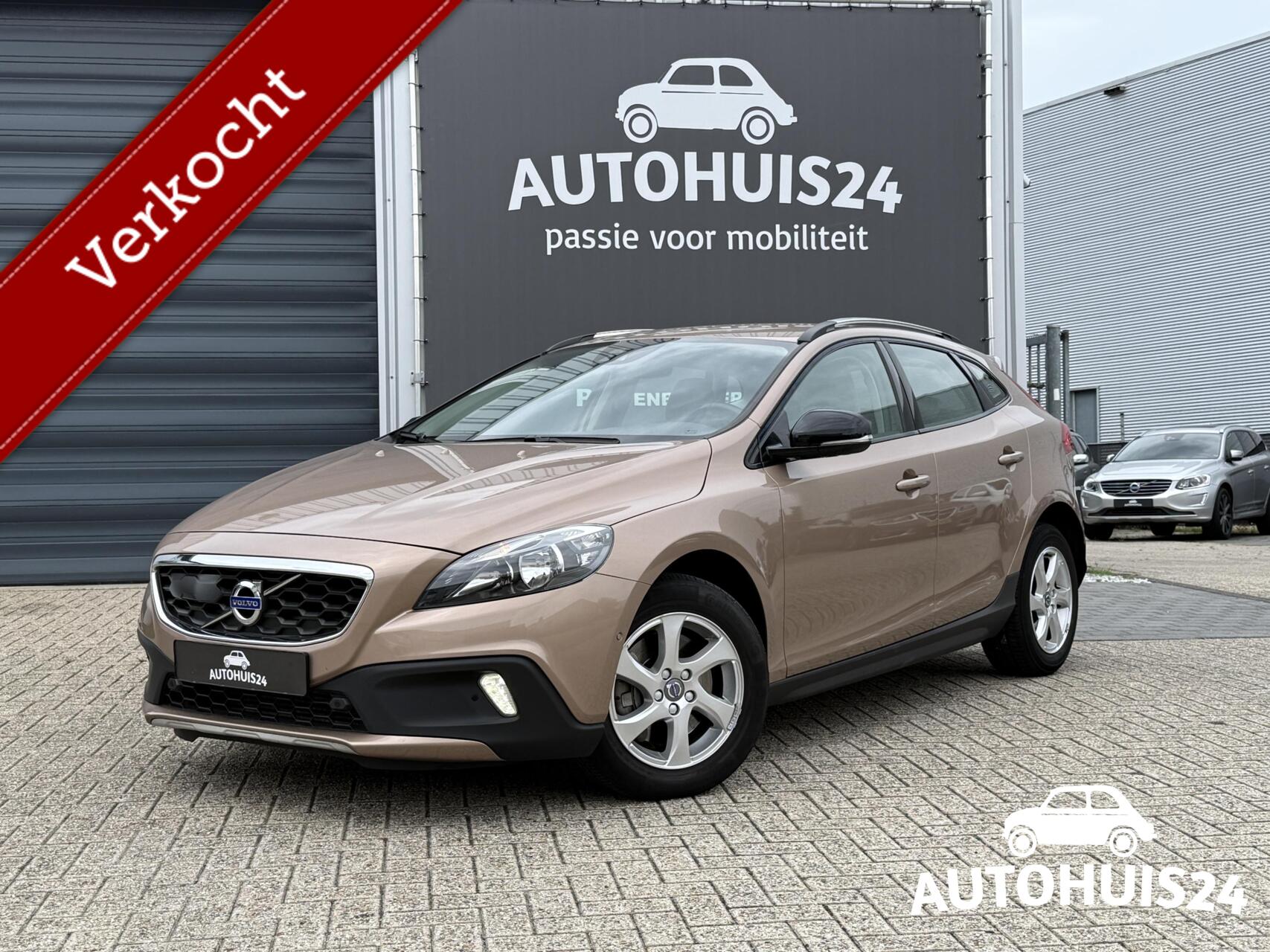 Volvo V40 Cross Country 1.5 T3 AUTOMAAT Momentum |ACC|Dealer Onderhouden|1-eigenaar! 2015 - voorkant