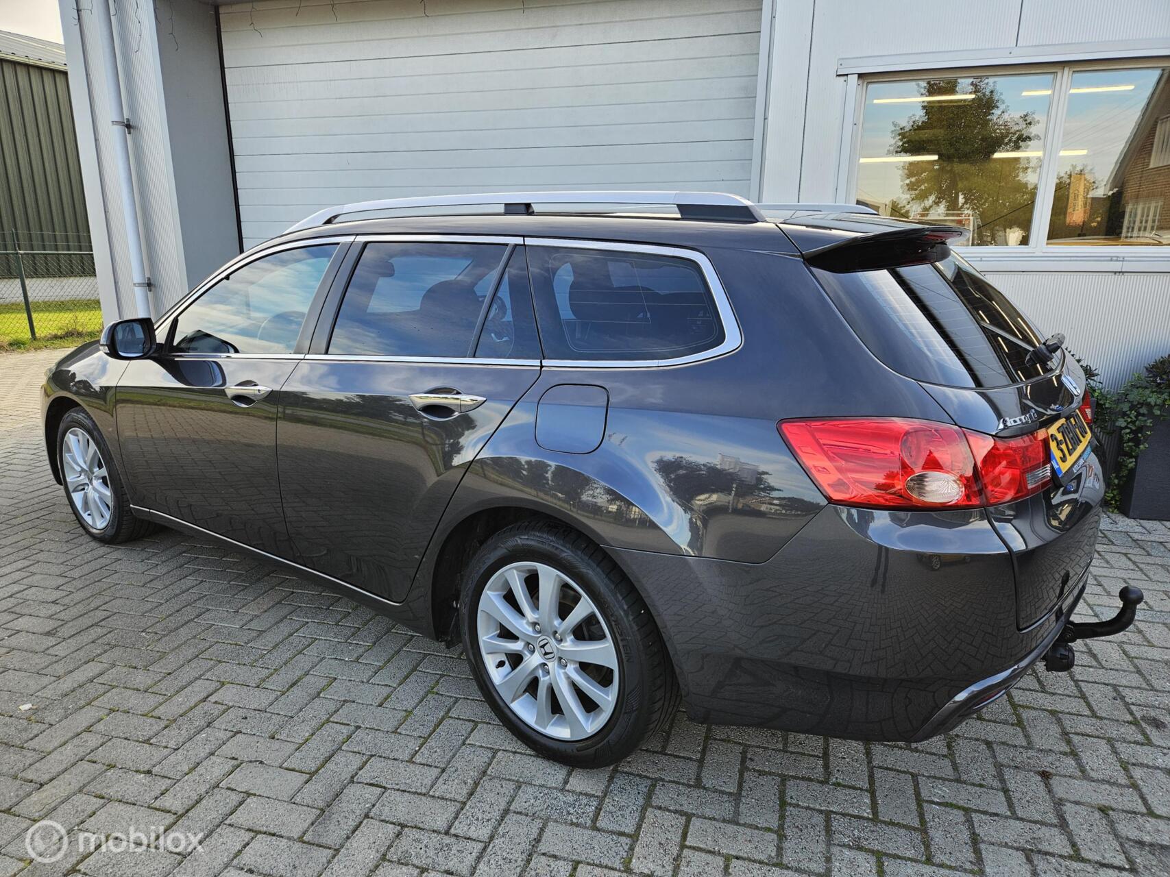 Foto van Honda Accord Tourer
