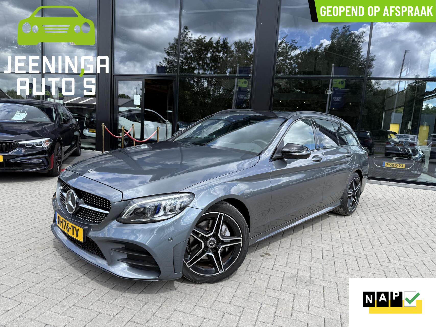 Mercedes-Benz C 200 200 Business Solution AMG|Pano|Stoelverwarming|360Camera|ElekTrekhaak 2020 - voorkant
