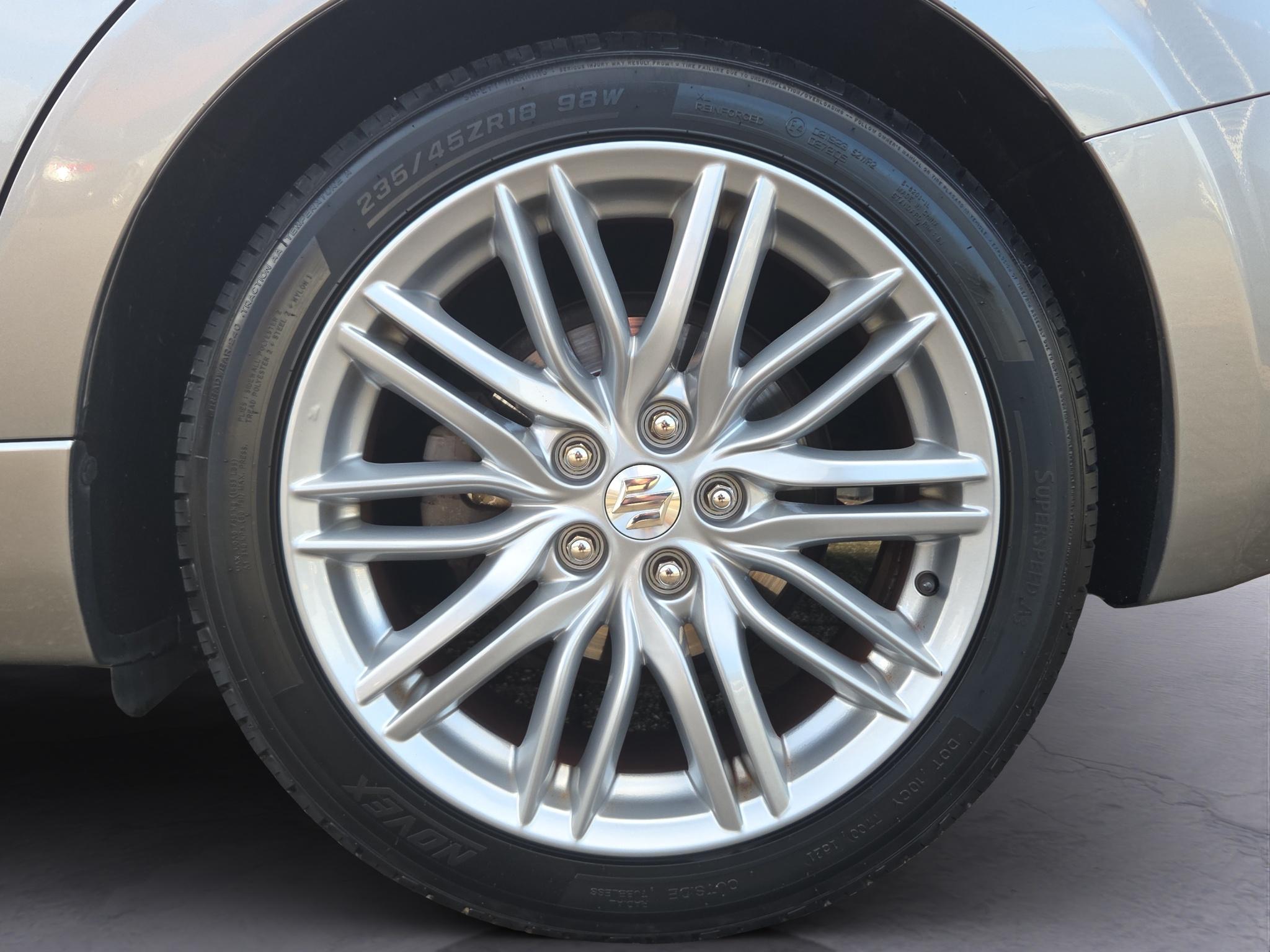 Foto van Suzuki Kizashi