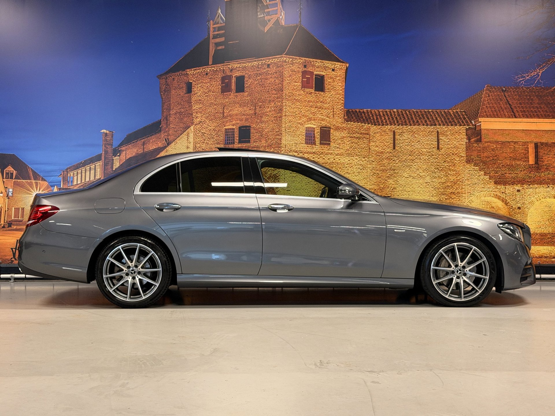 Foto van Mercedes-Benz E 200