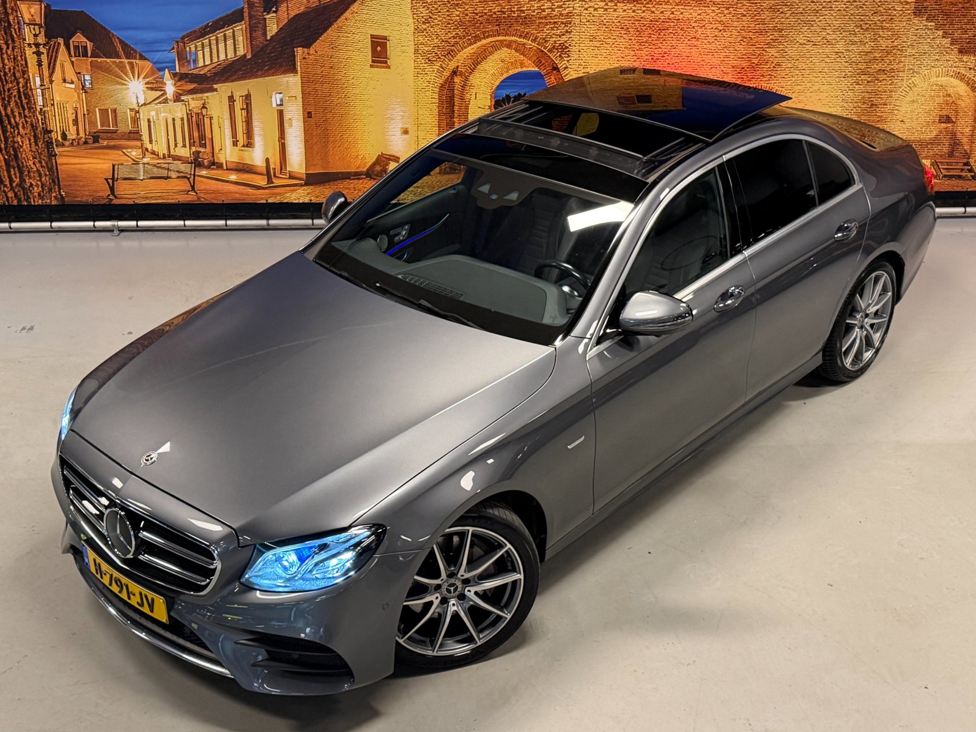 Foto van Mercedes-Benz E 200