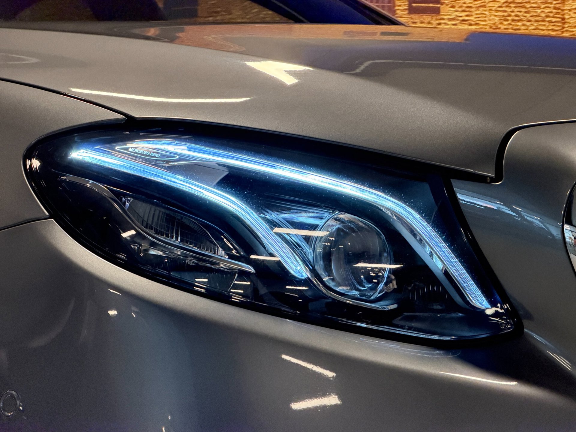 Foto van Mercedes-Benz E 200