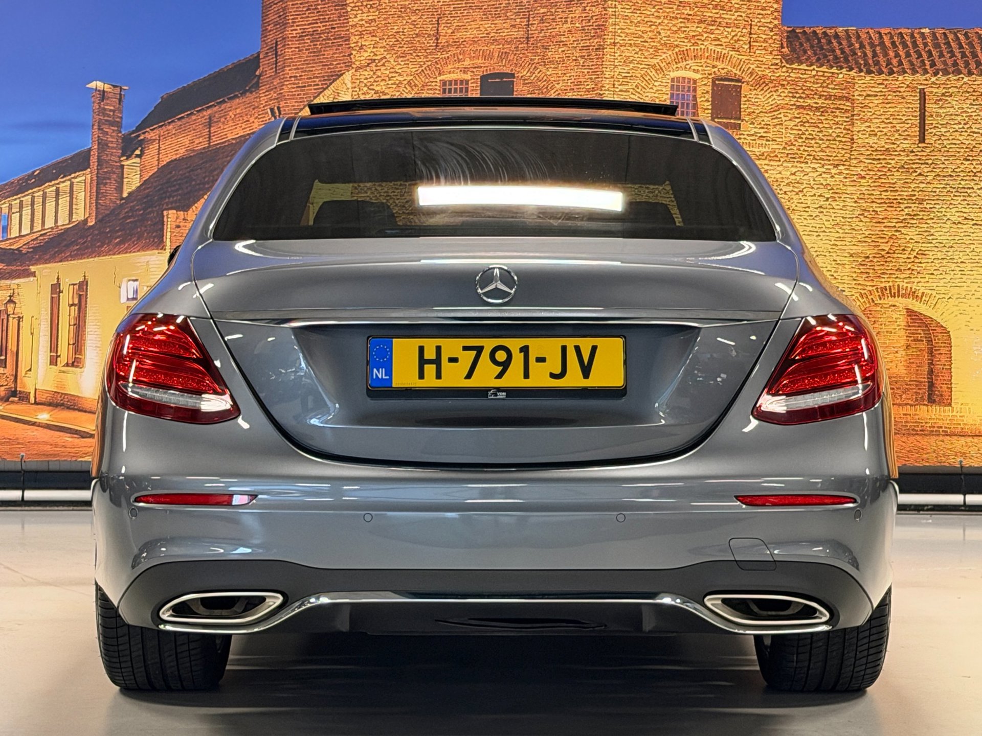 Foto van Mercedes-Benz E 200