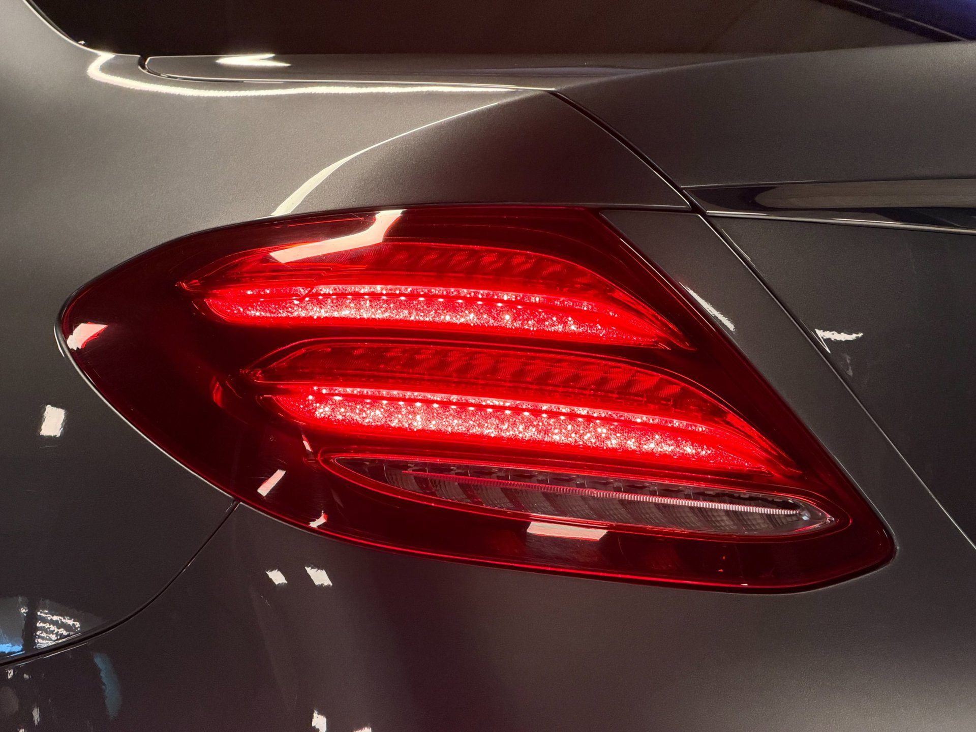 Foto van Mercedes-Benz E 200