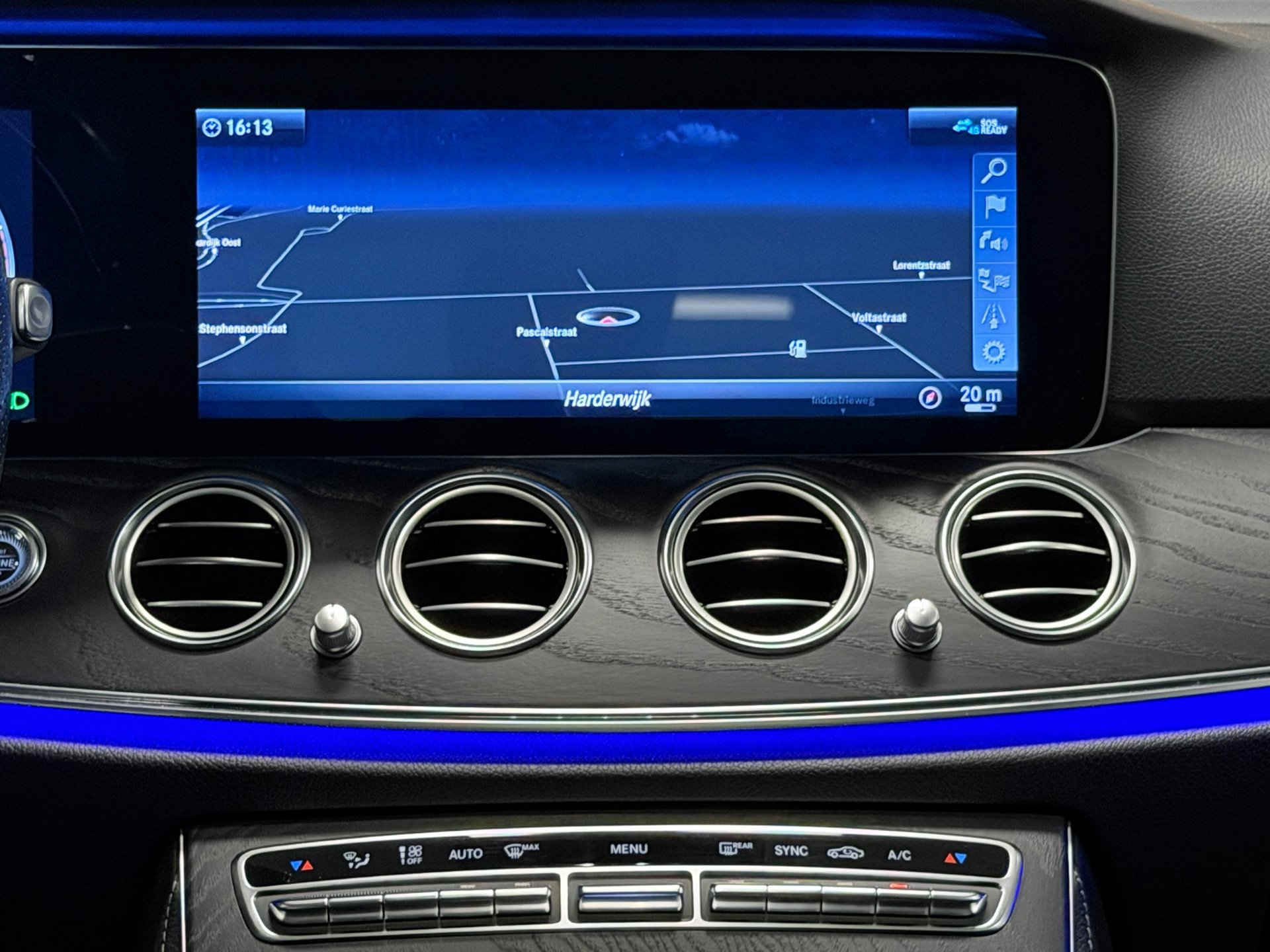 Foto van Mercedes-Benz E 200