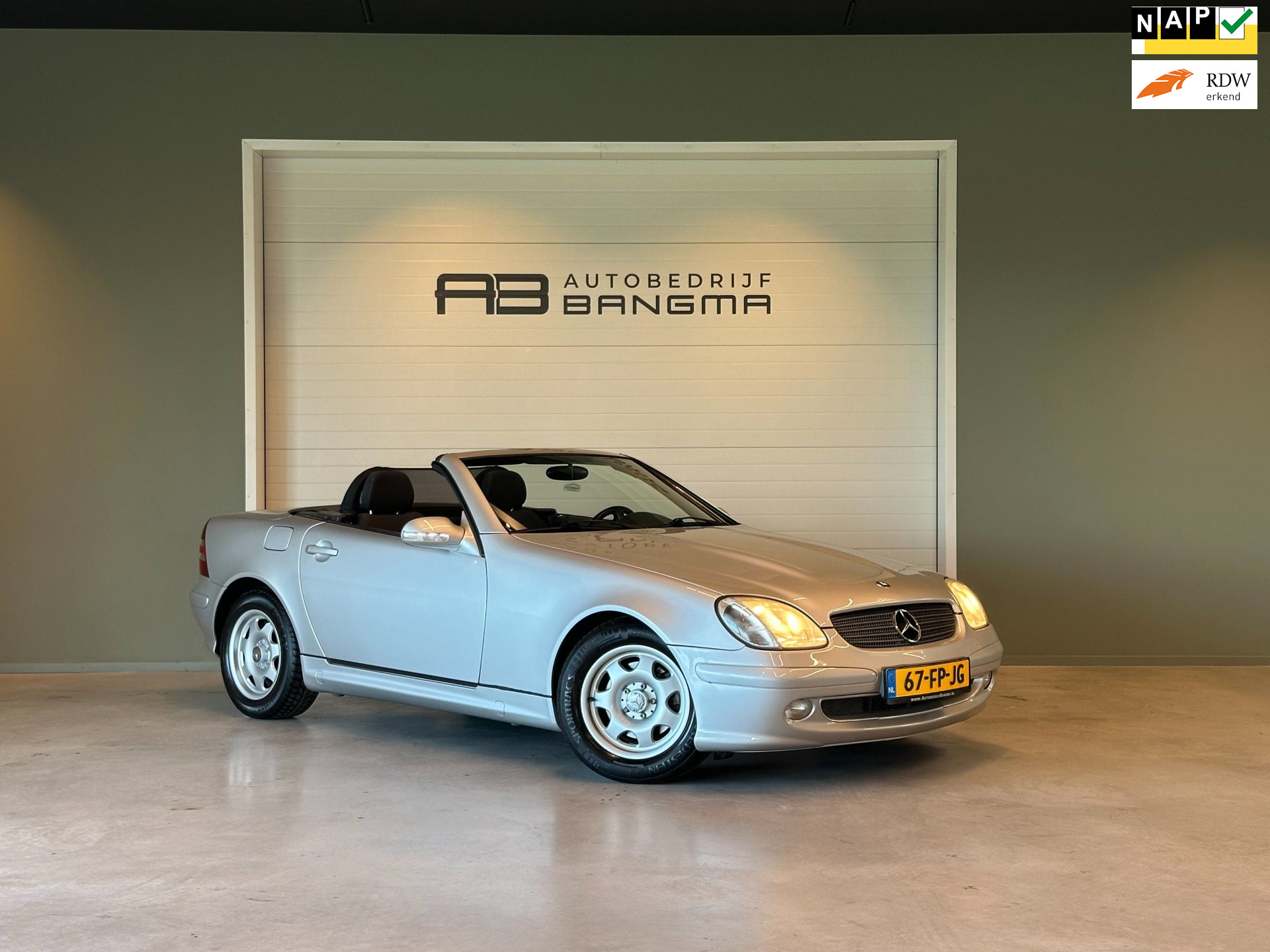 Mercedes-Benz SLK 200 Kompressor 200 KOMPRESSOR AUTOMAAT|ORIGINEEL NL-AUTO|132.049 km NAP|AIRCO|CRUISECONTROL|NAVIGATIE|LM-VELG|nweAPK+O.H 2000 - voorkant