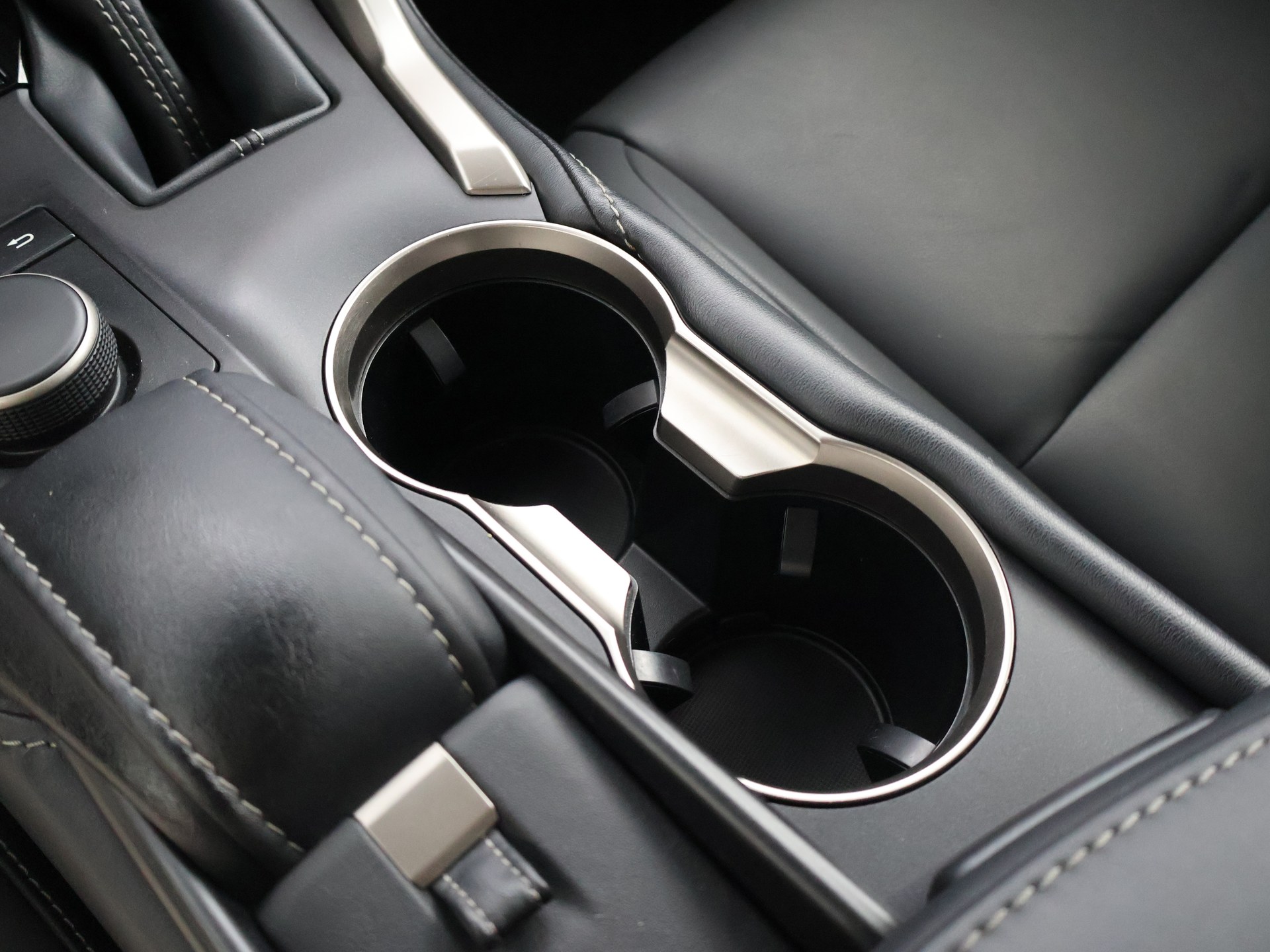 Foto van Lexus Lexus Nx300h
