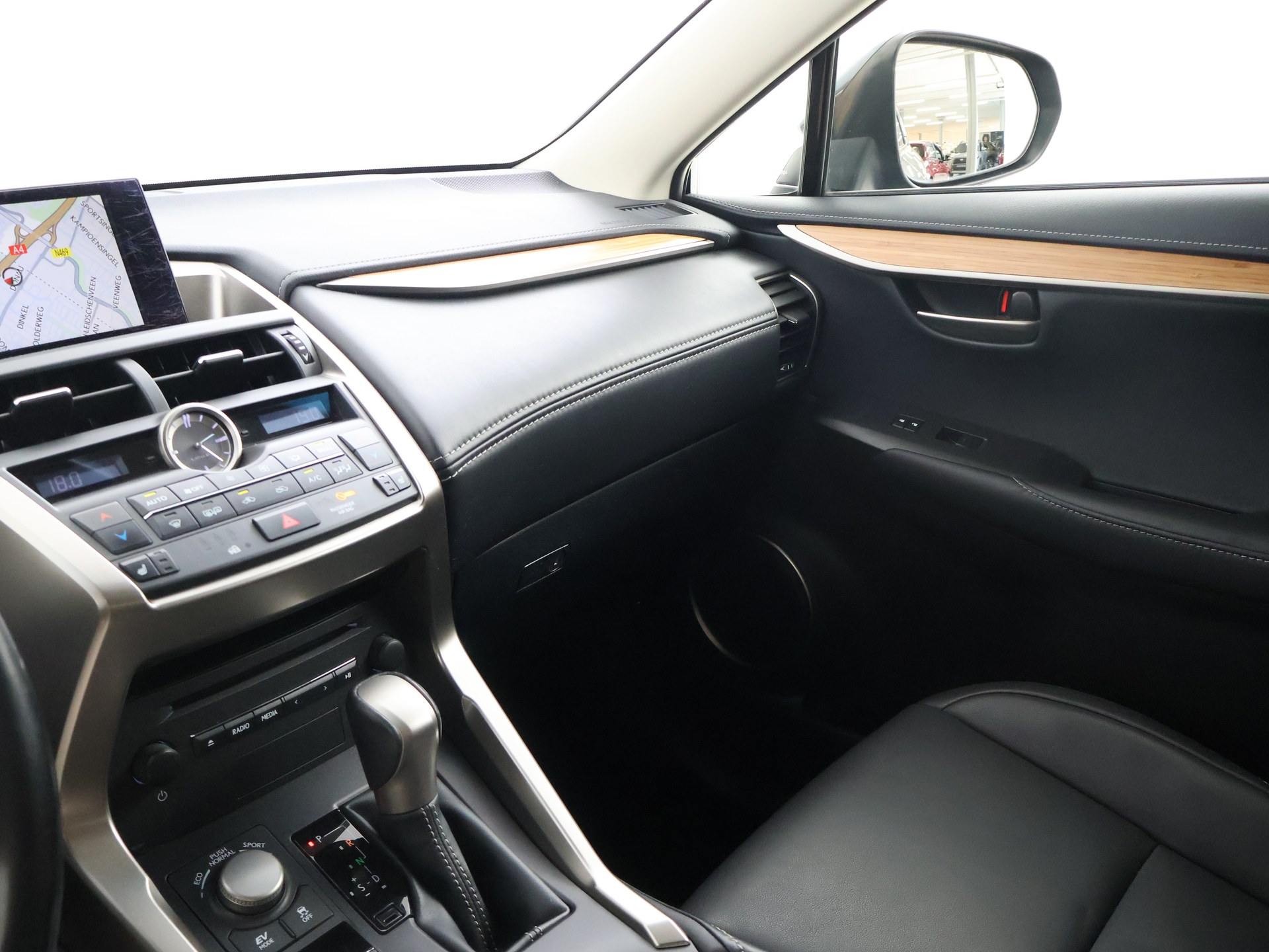 Foto van Lexus Lexus Nx300h