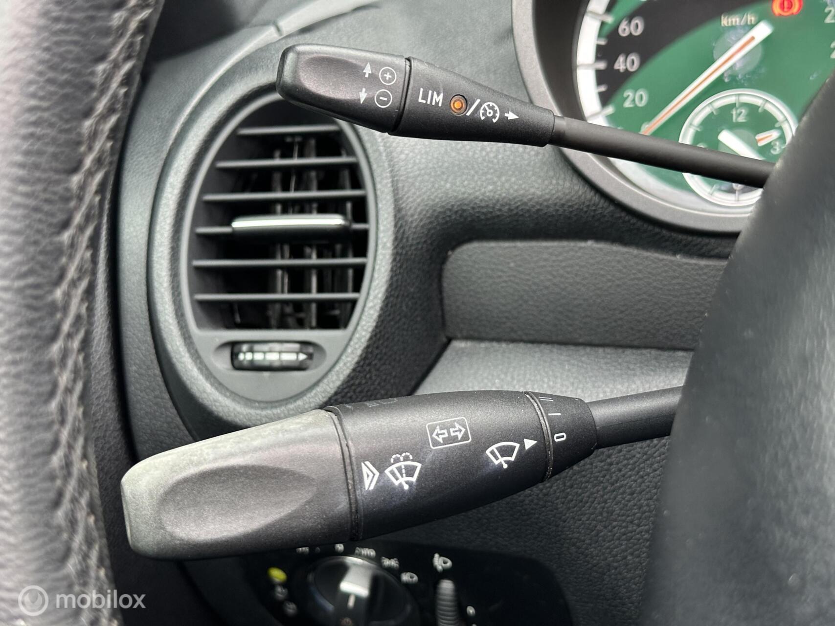 Foto van Mercedes-Benz SLK 200 Kompressor