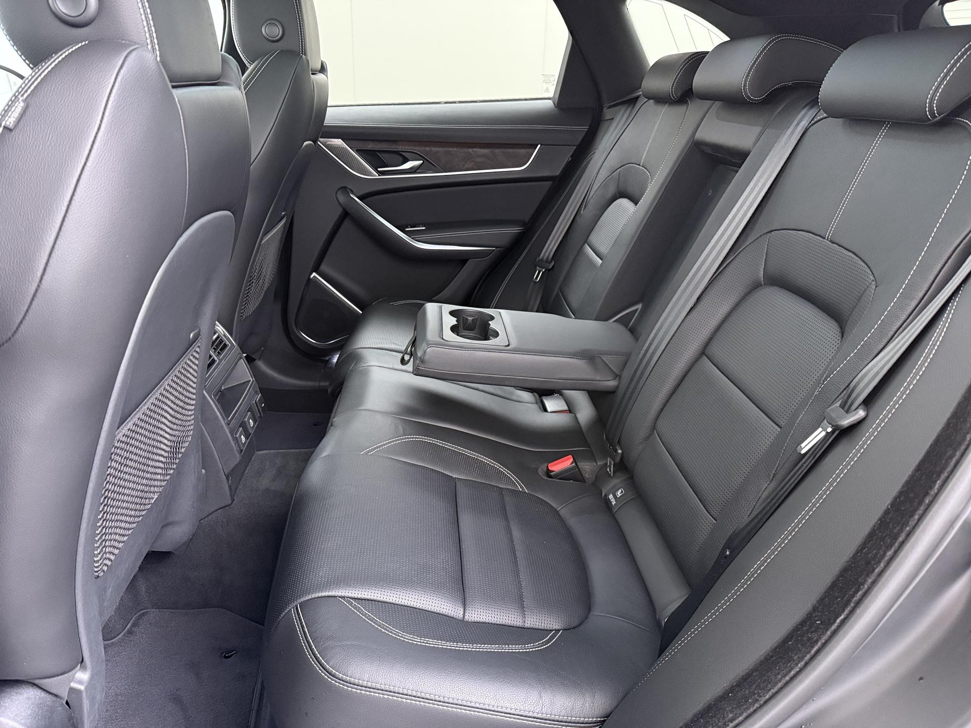Foto van Jaguar Jaguar F-pace