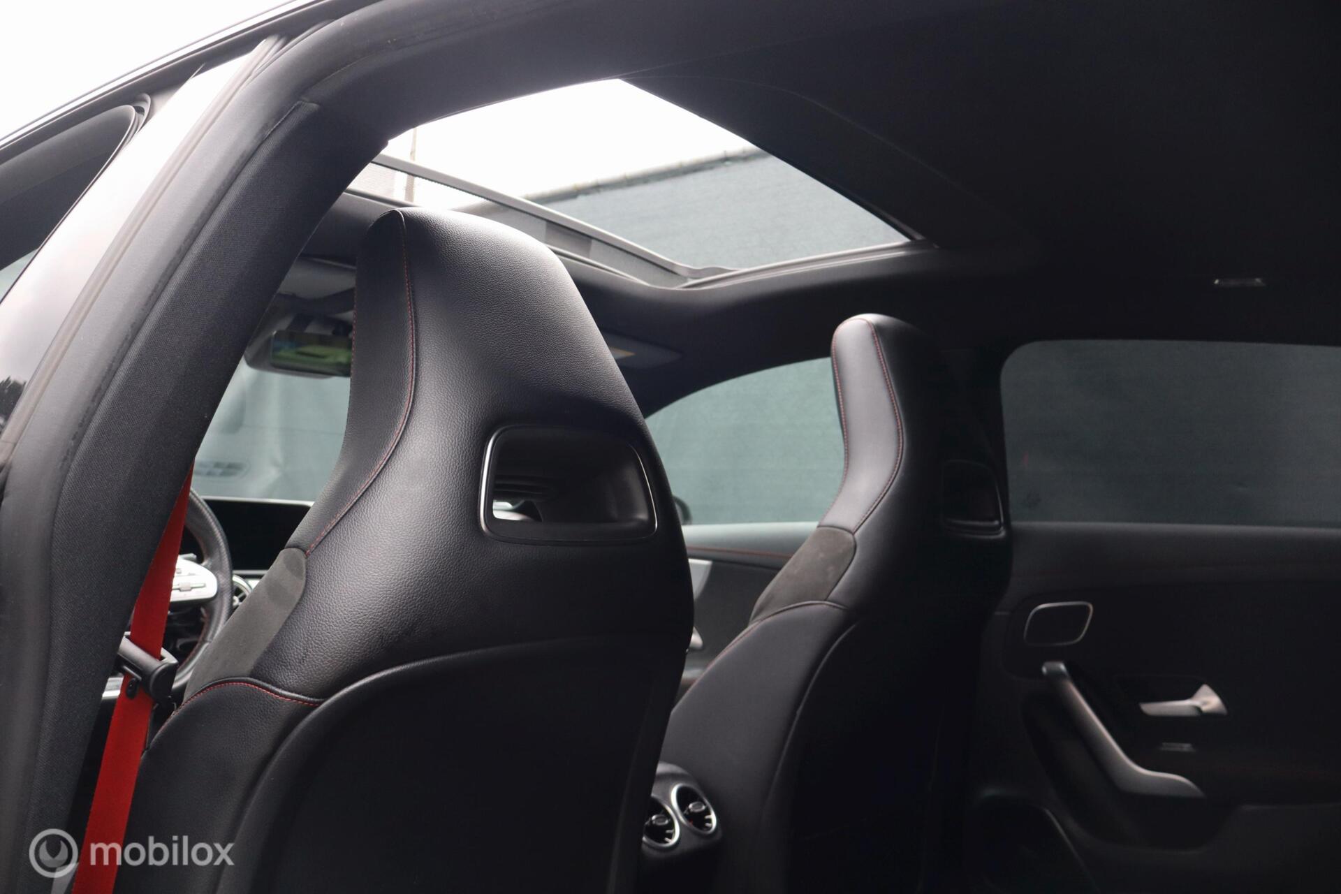 Foto van Mercedes-Benz AMG Cla 45