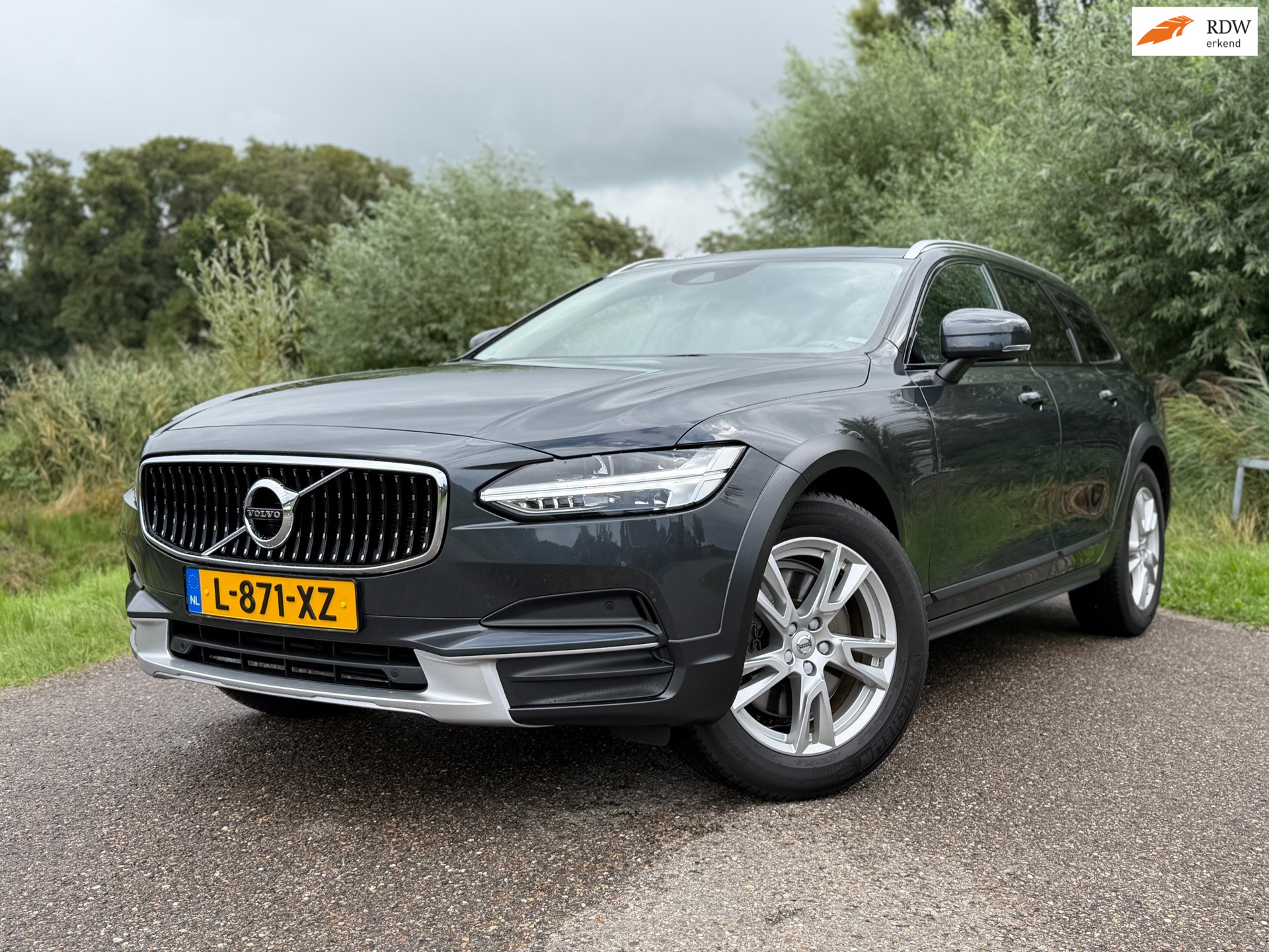 Volvo V90 Cross Country 2.0 D4 Aut. | Polestar Eng. | Trekhaak | Carplay | Navi | Stoelverwarming 2017 - voorkant
