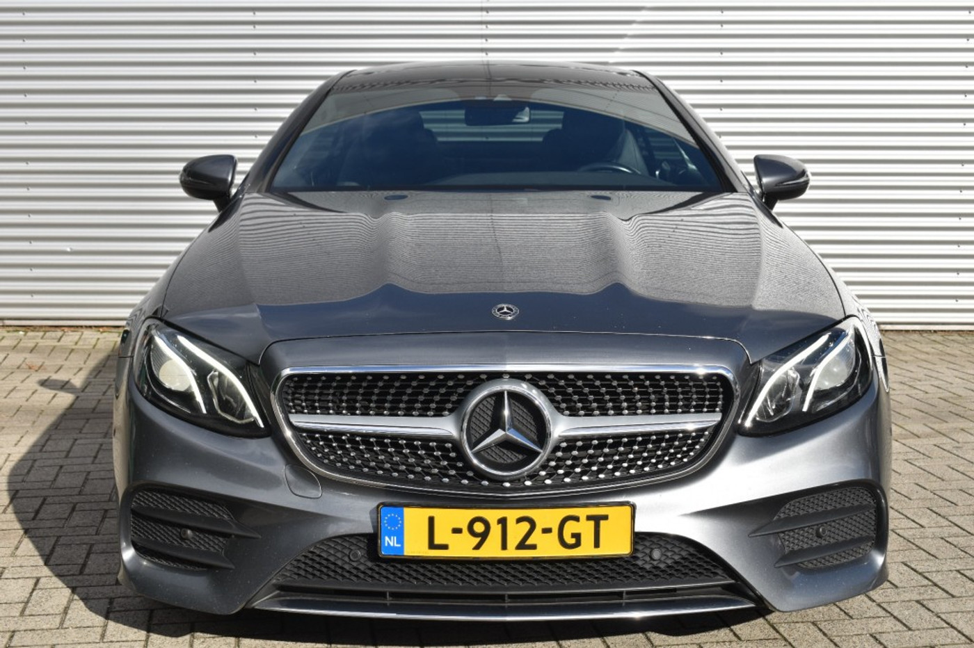 Foto van Mercedes-Benz E 200