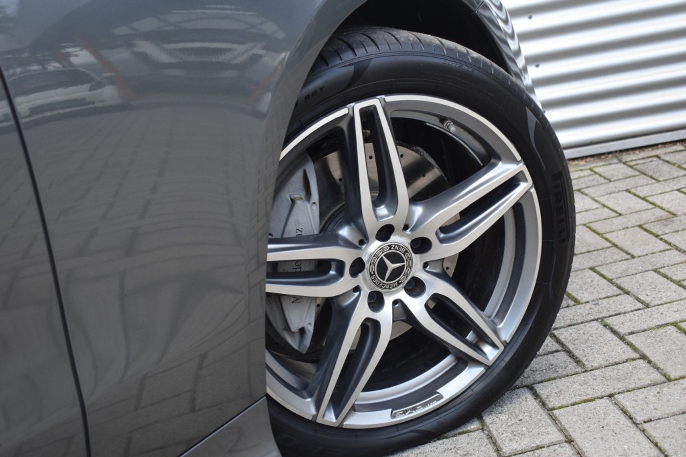Foto van Mercedes-Benz E 200