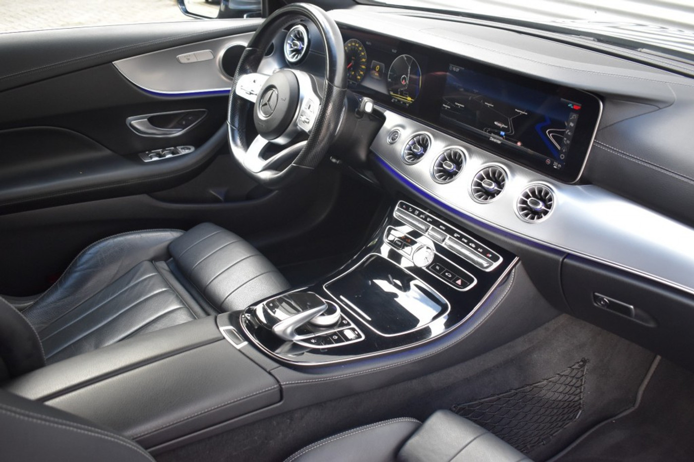 Foto van Mercedes-Benz E 200
