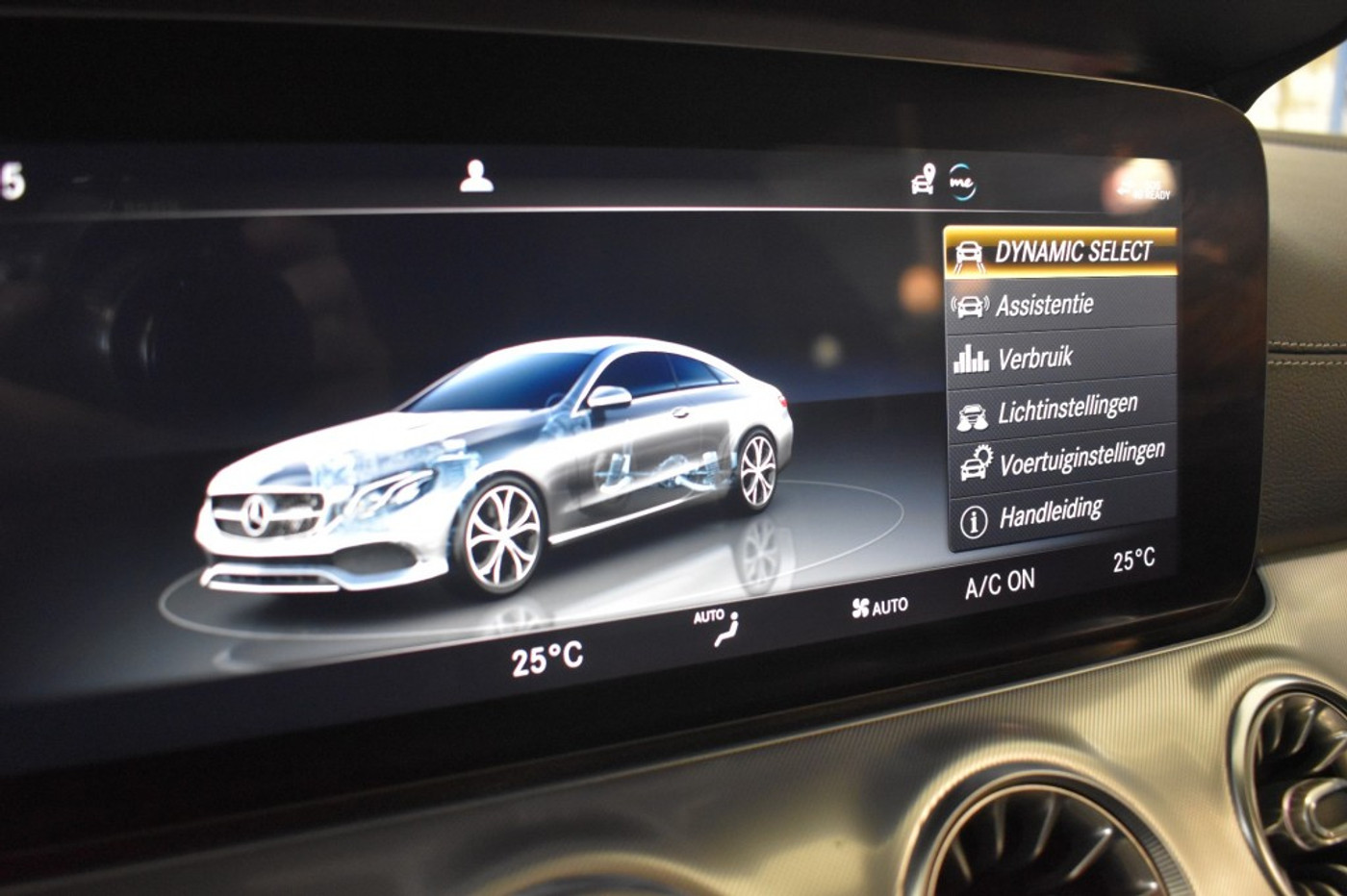Foto van Mercedes-Benz E 200