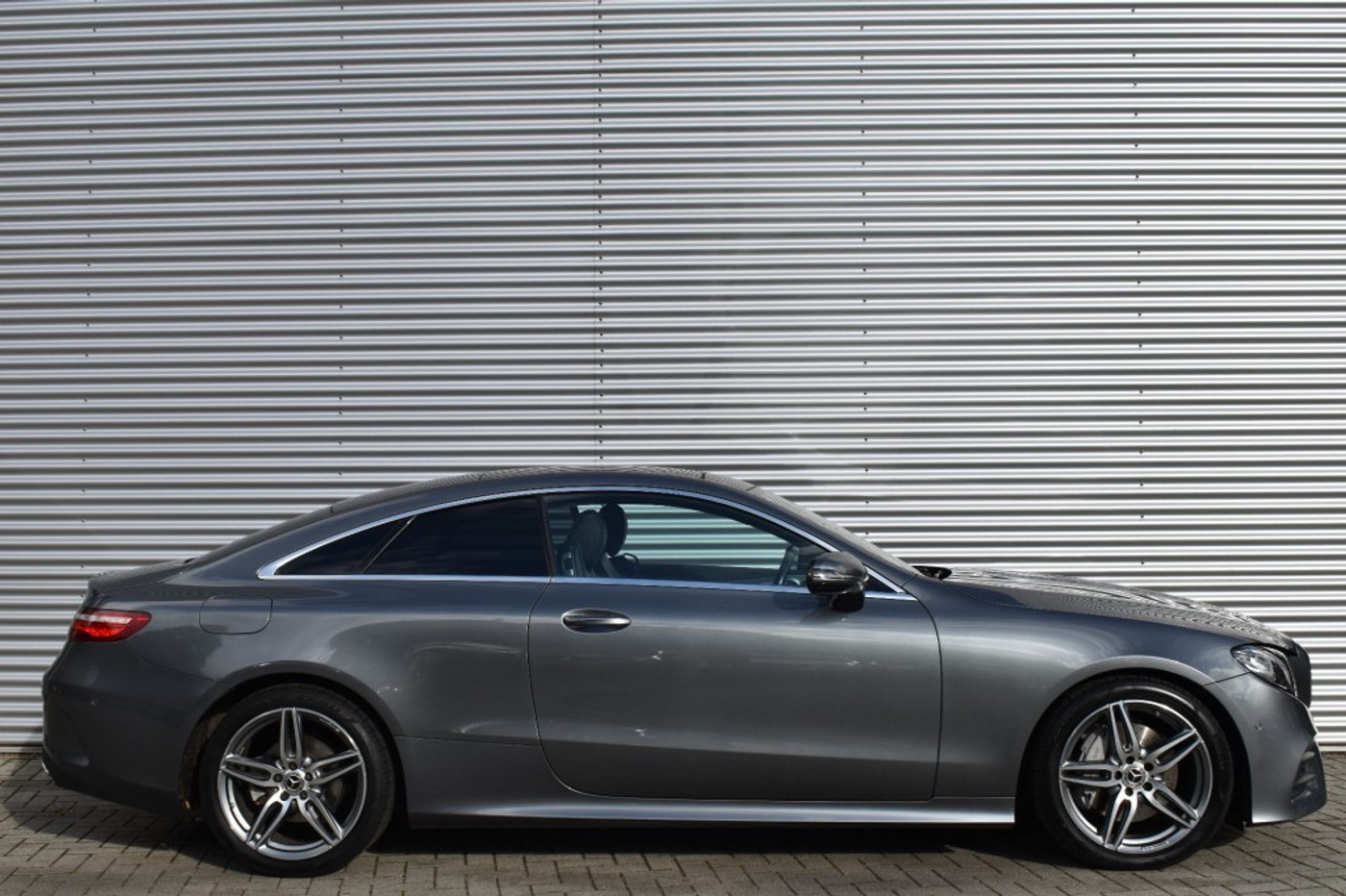 Foto van Mercedes-Benz E 200