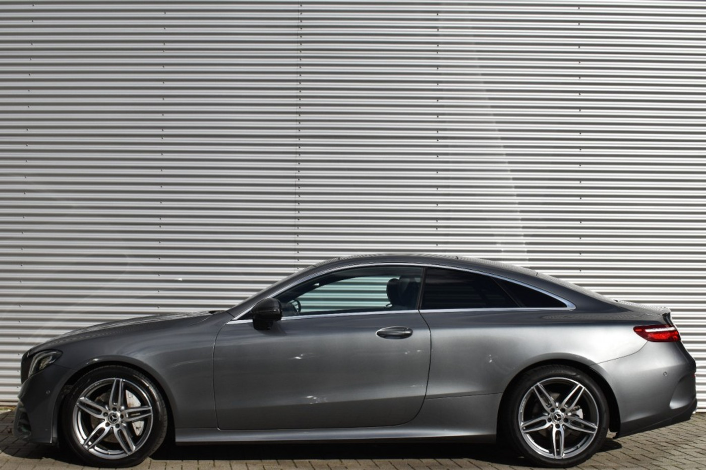 Foto van Mercedes-Benz E 200