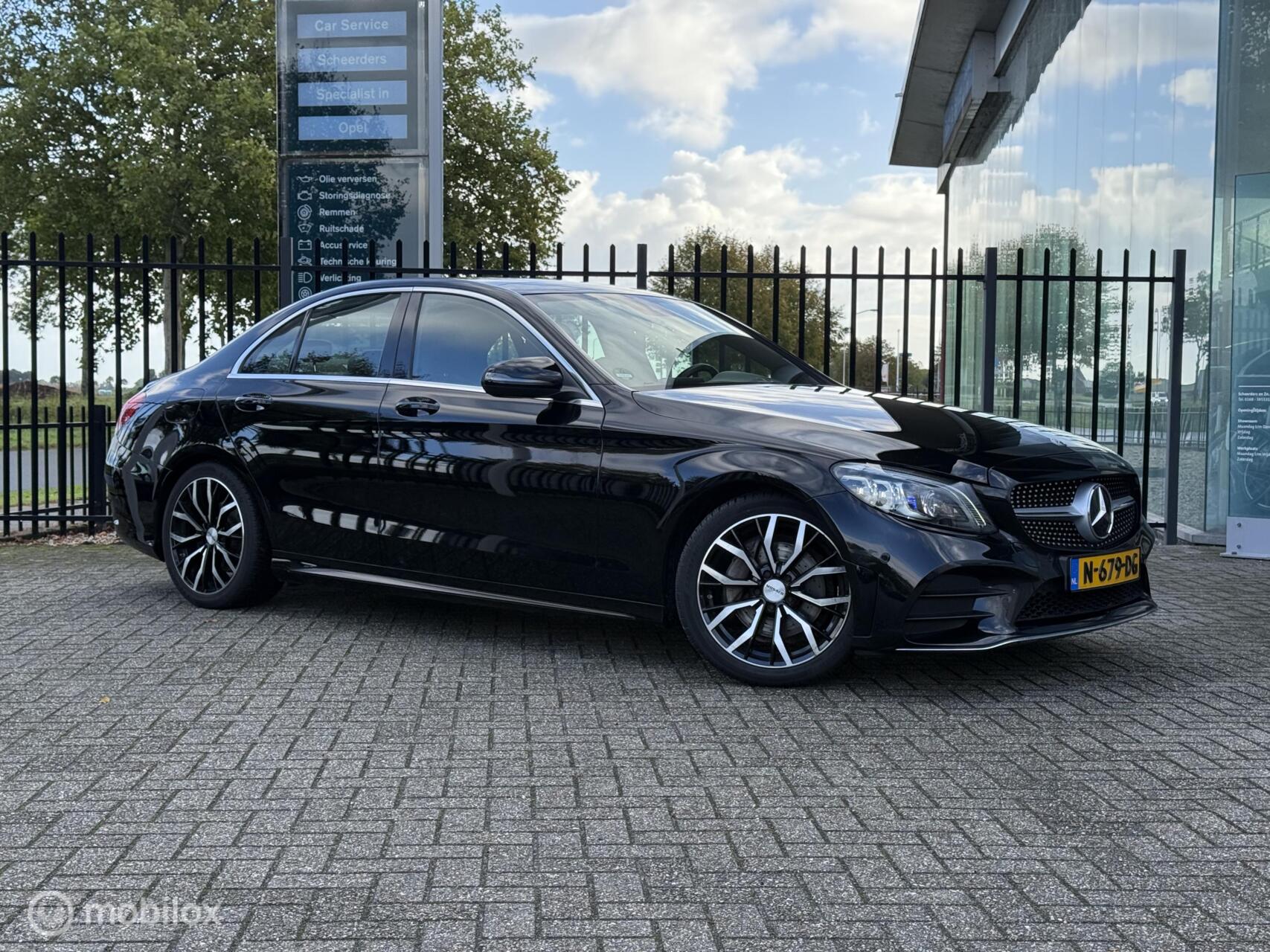 Mercedes-Benz C 200 200 Launch Edition Business Line AMG Pano 2021 - voorkant