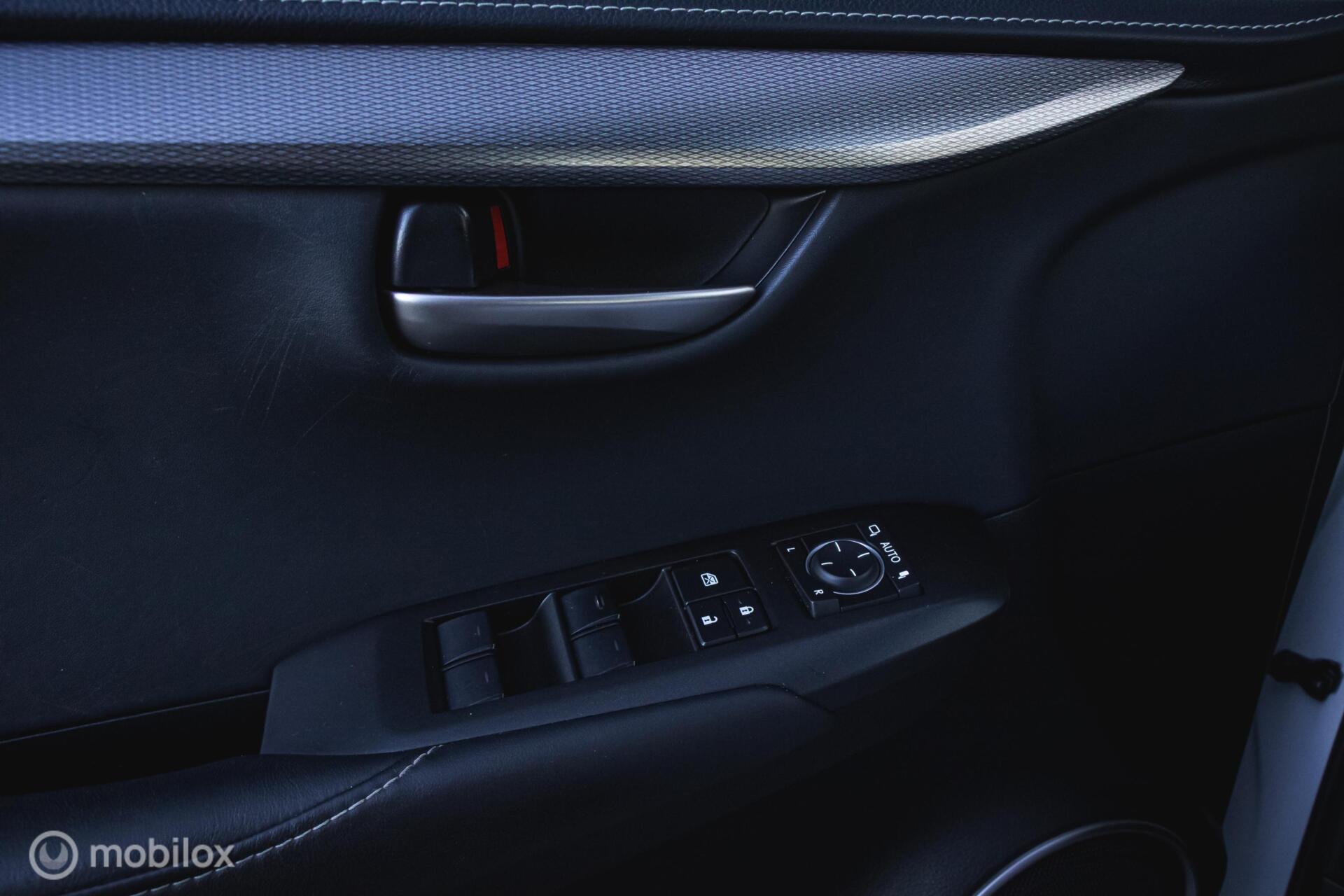 Foto van Lexus Lexus Nx300h