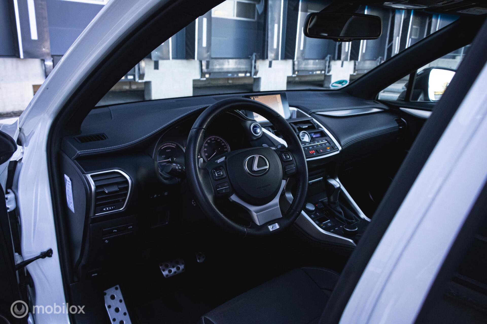 Foto van Lexus Lexus Nx300h