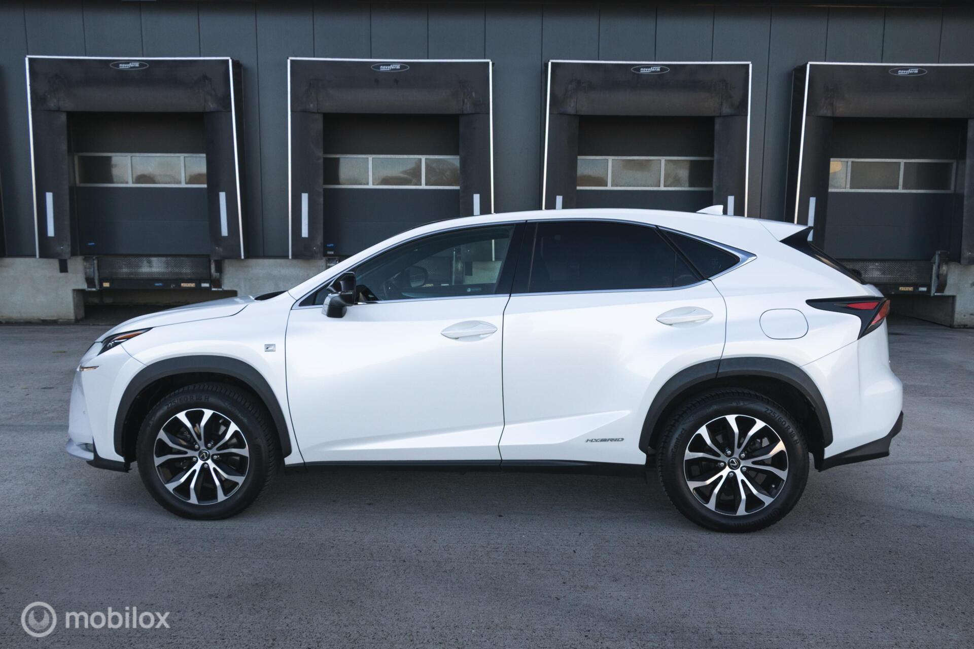 Foto van Lexus Lexus Nx300h
