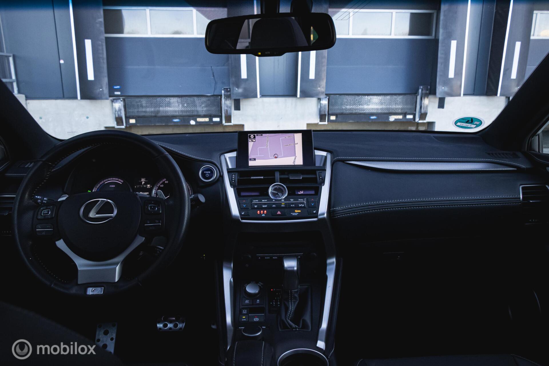 Foto van Lexus Lexus Nx300h