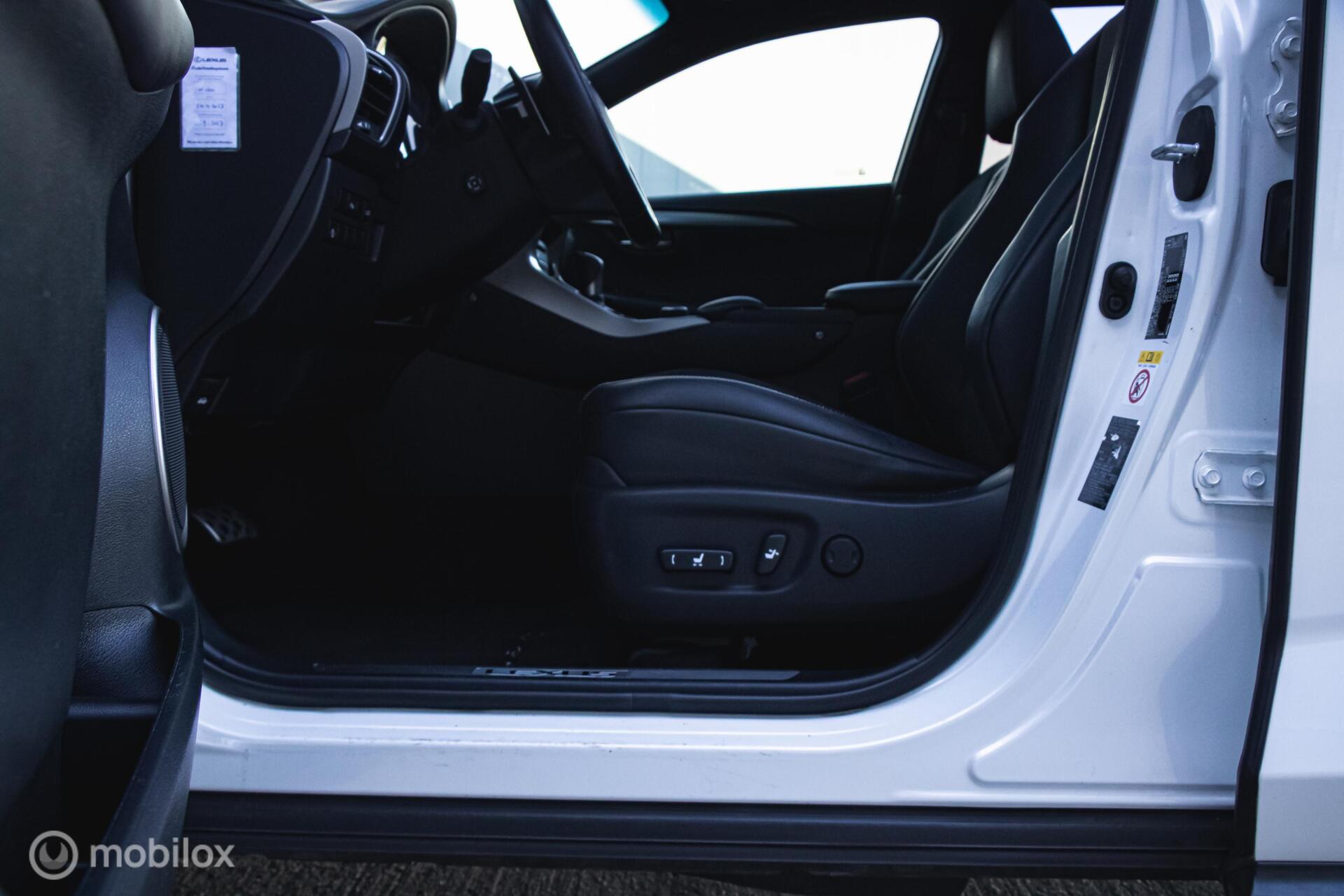 Foto van Lexus Lexus Nx300h