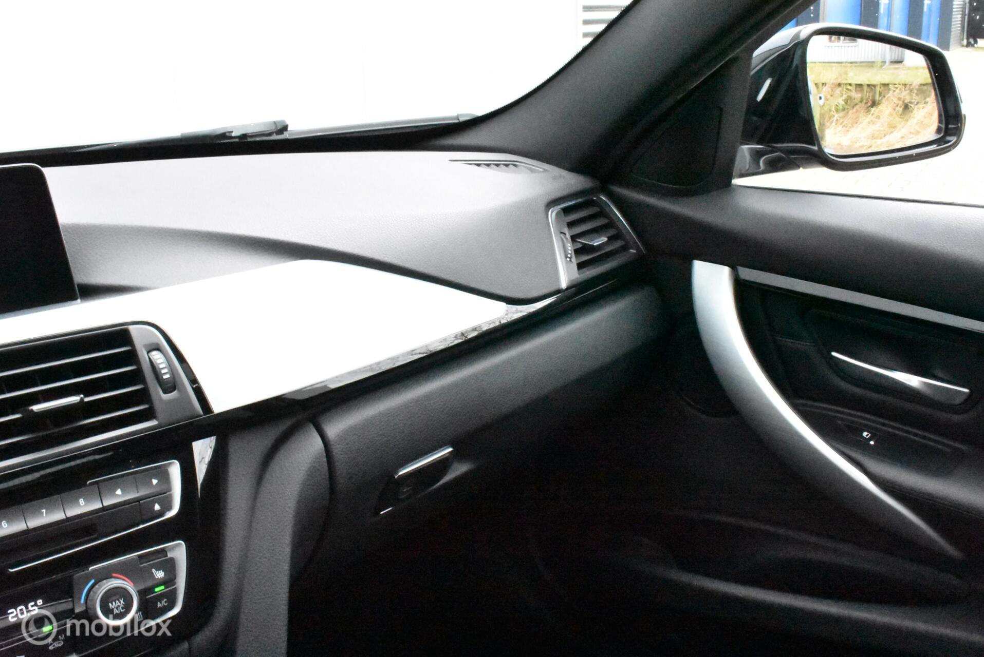 Foto van BMW 330e Iperformance