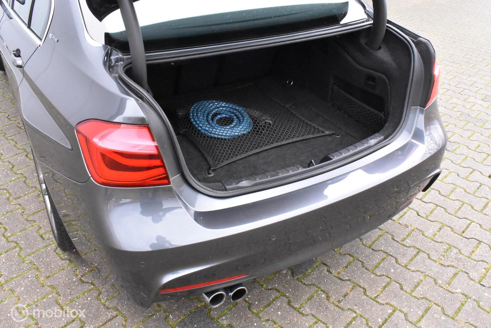 Foto van BMW 330e Iperformance