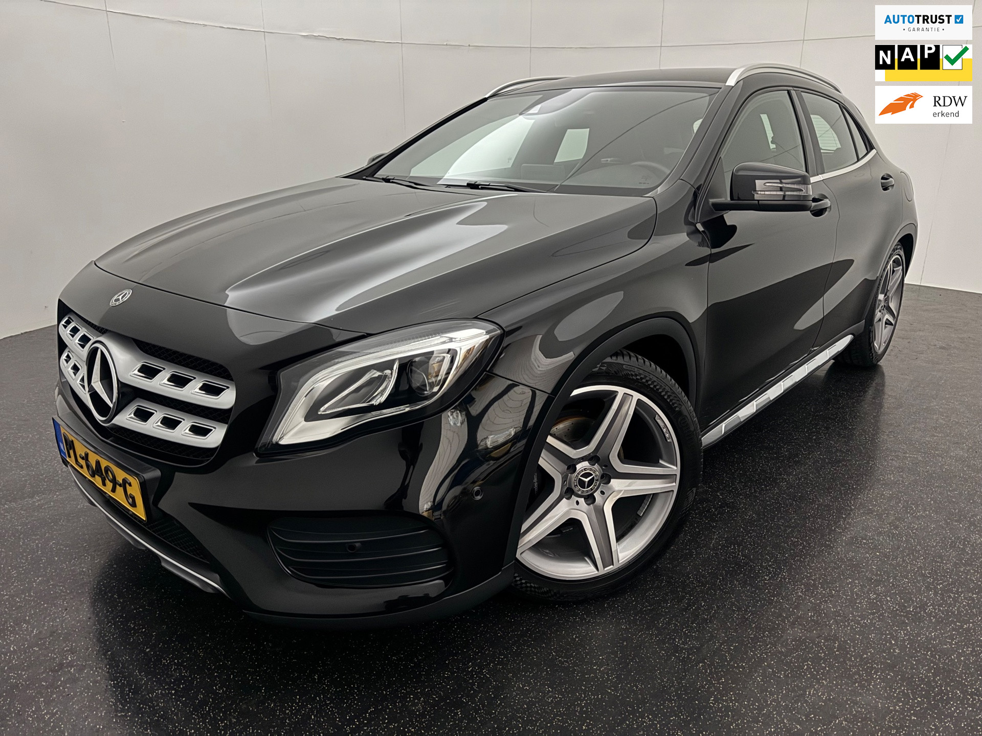 Mercedes-Benz Gla 180 180 Business Solution 1e eig 2017 - voorkant